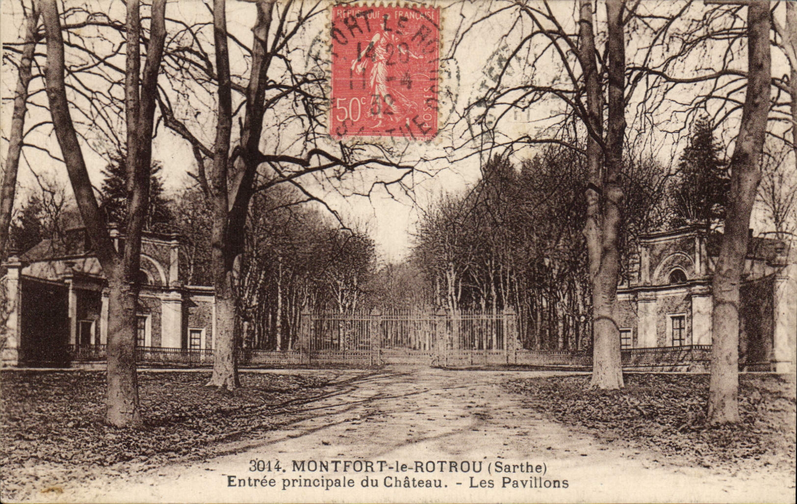 CPA Montfort le Rotrou Sarthe entree principal du chateau les Pavillons 