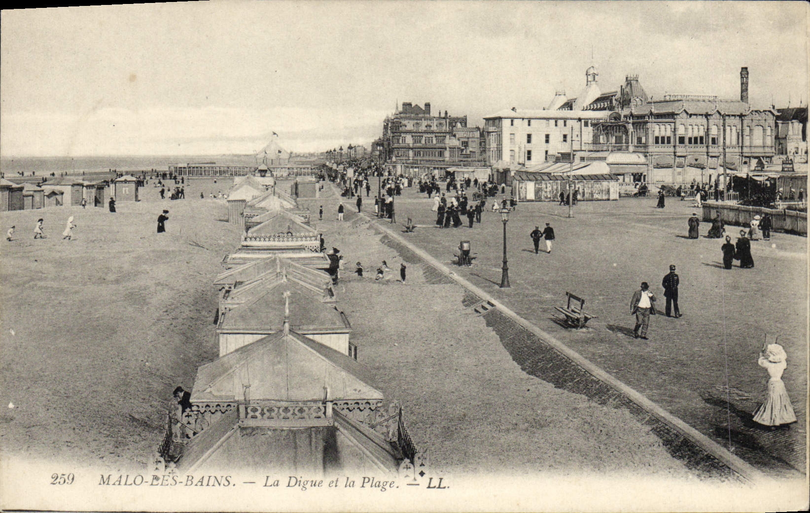 CPA Malo les Bains La Digue et la Plage 