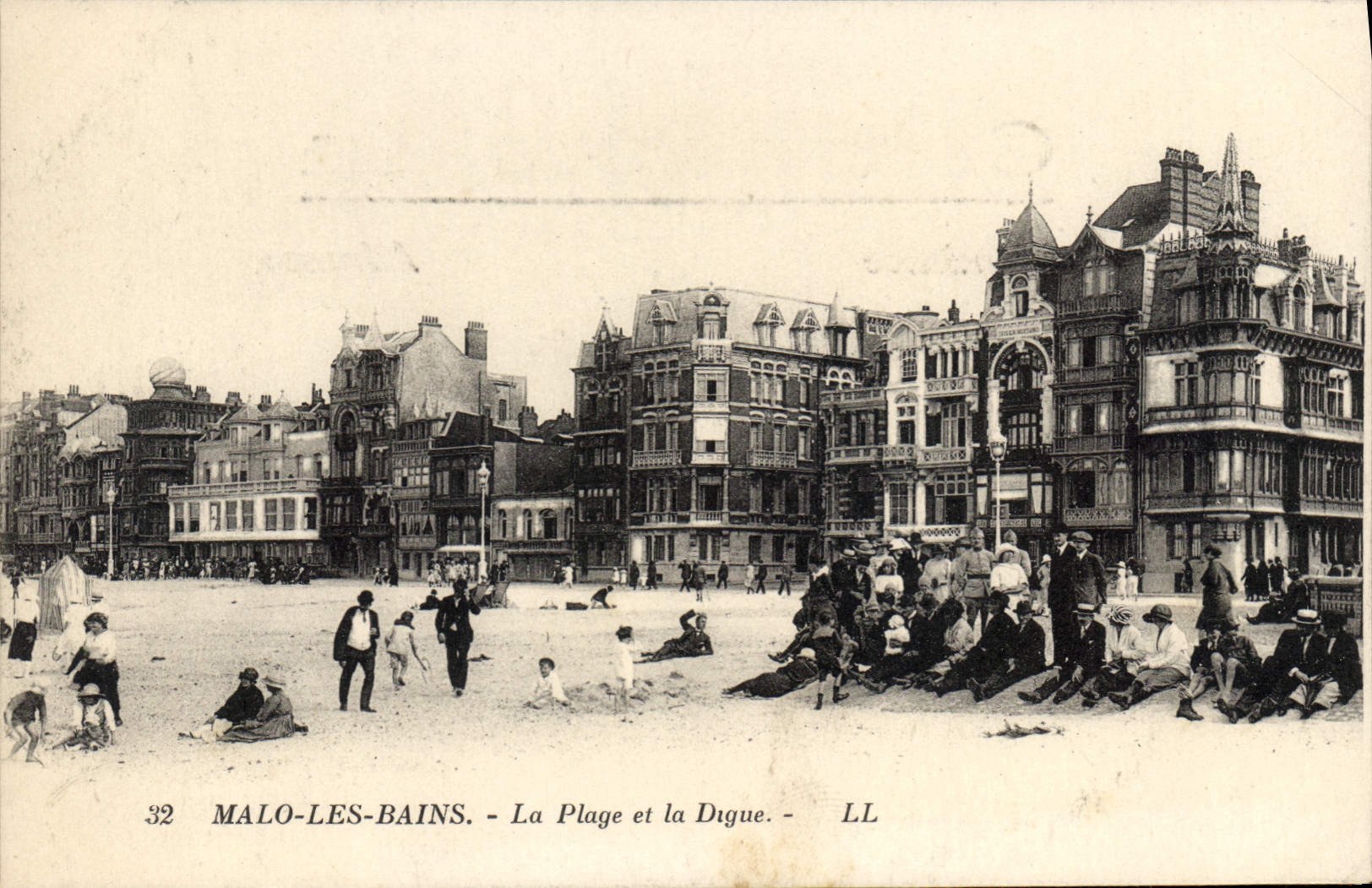 CPA Malo les Bains La Plage et la Digue