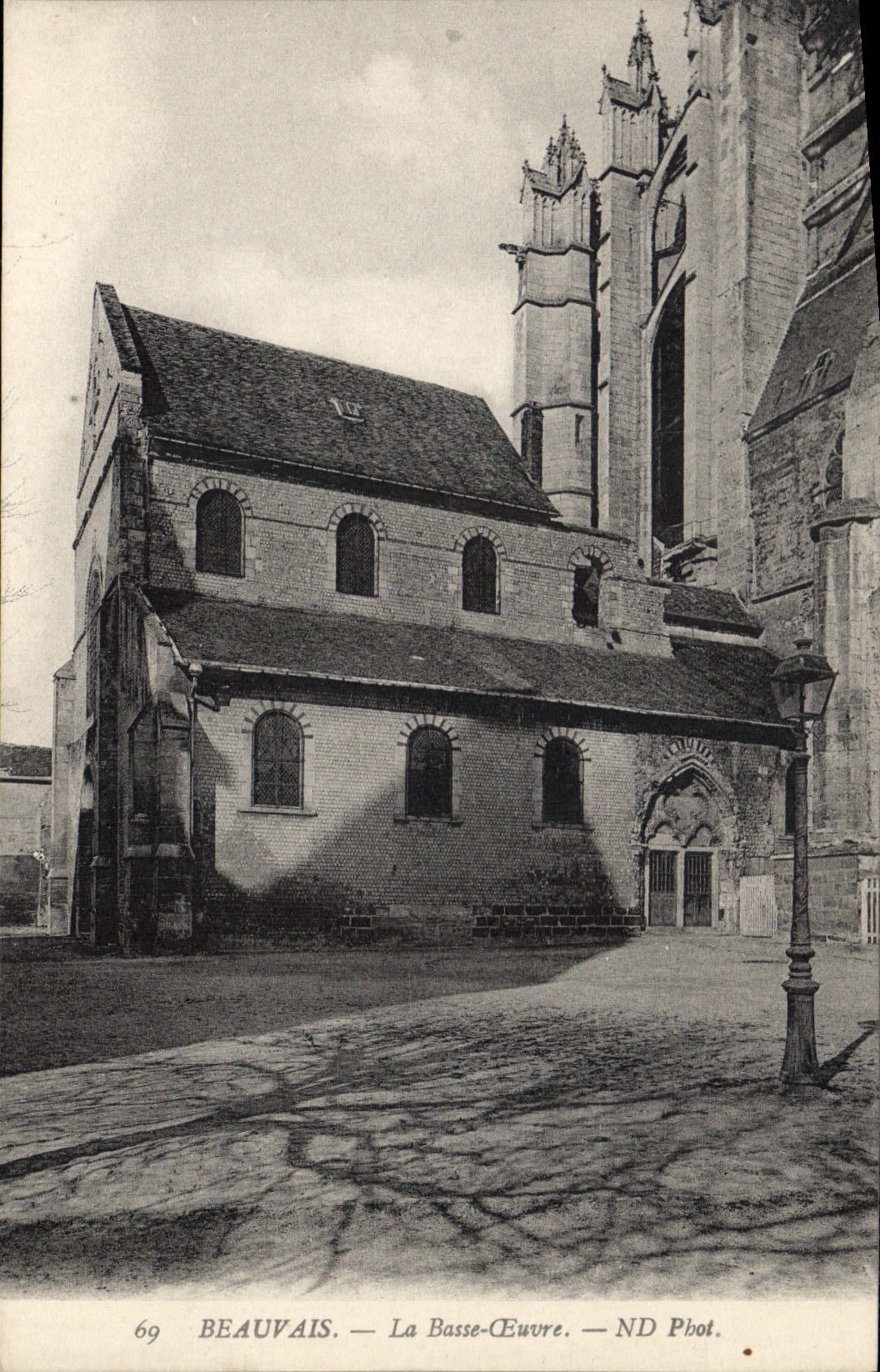 CPA Beauvais La Basse Oeuvre 