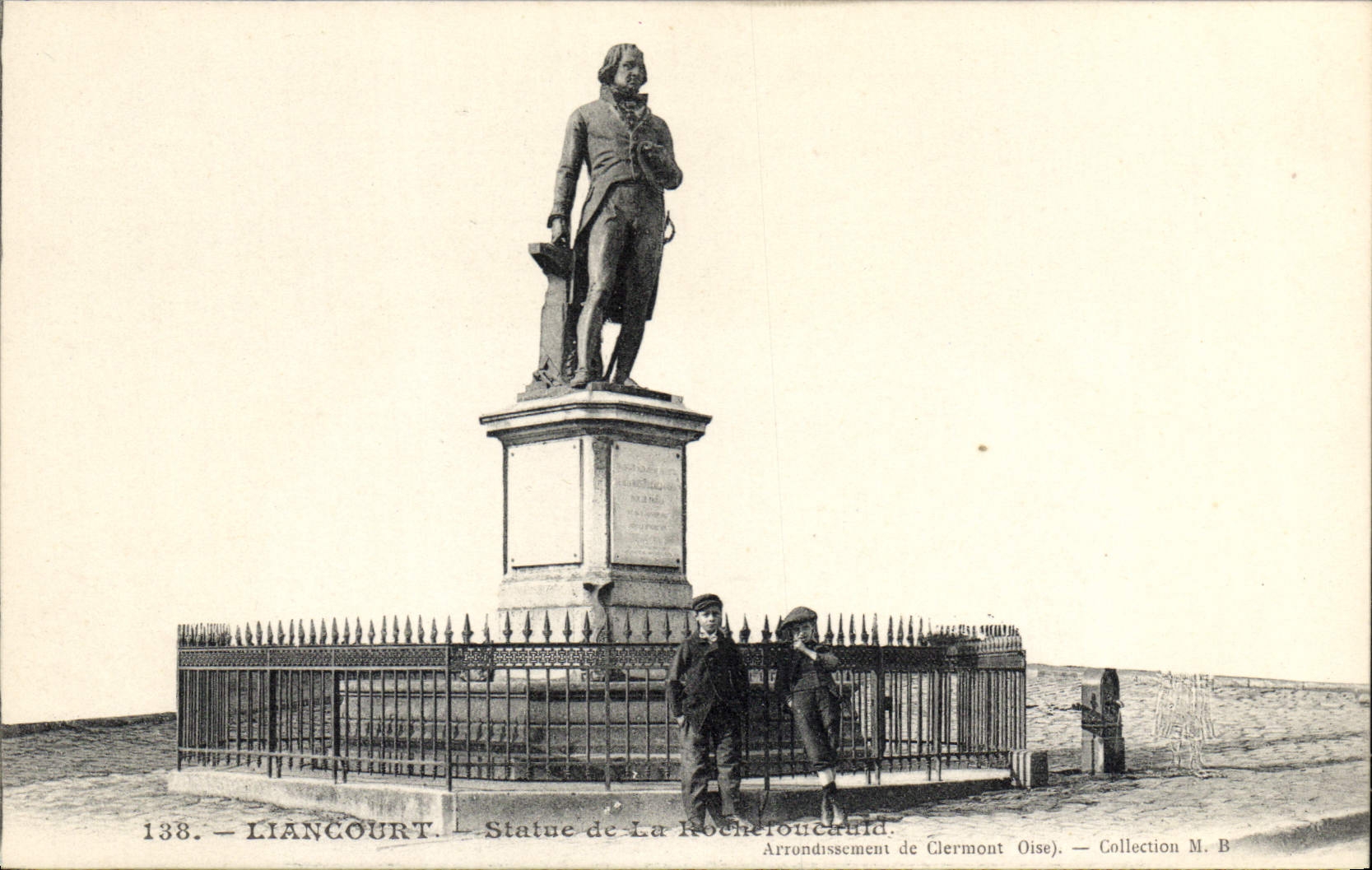 CPA Liancourt Statue 