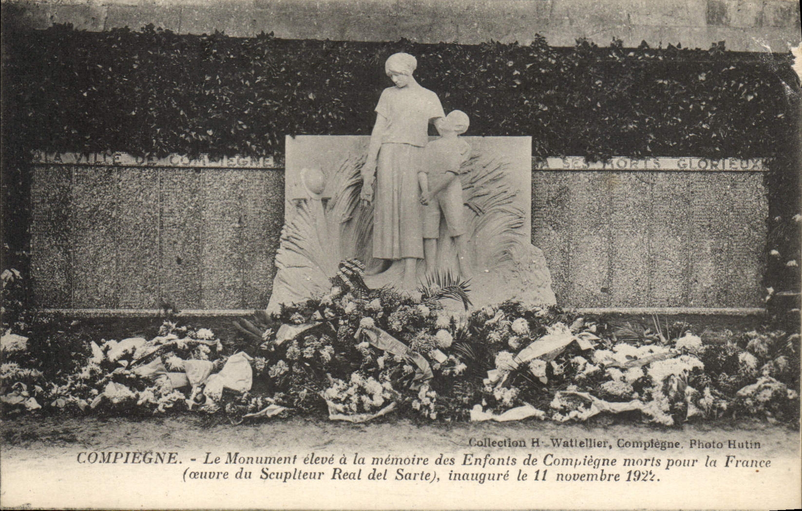 CPA Compiegne Le Monument eleve a la memoire des Enfants de Compiegne