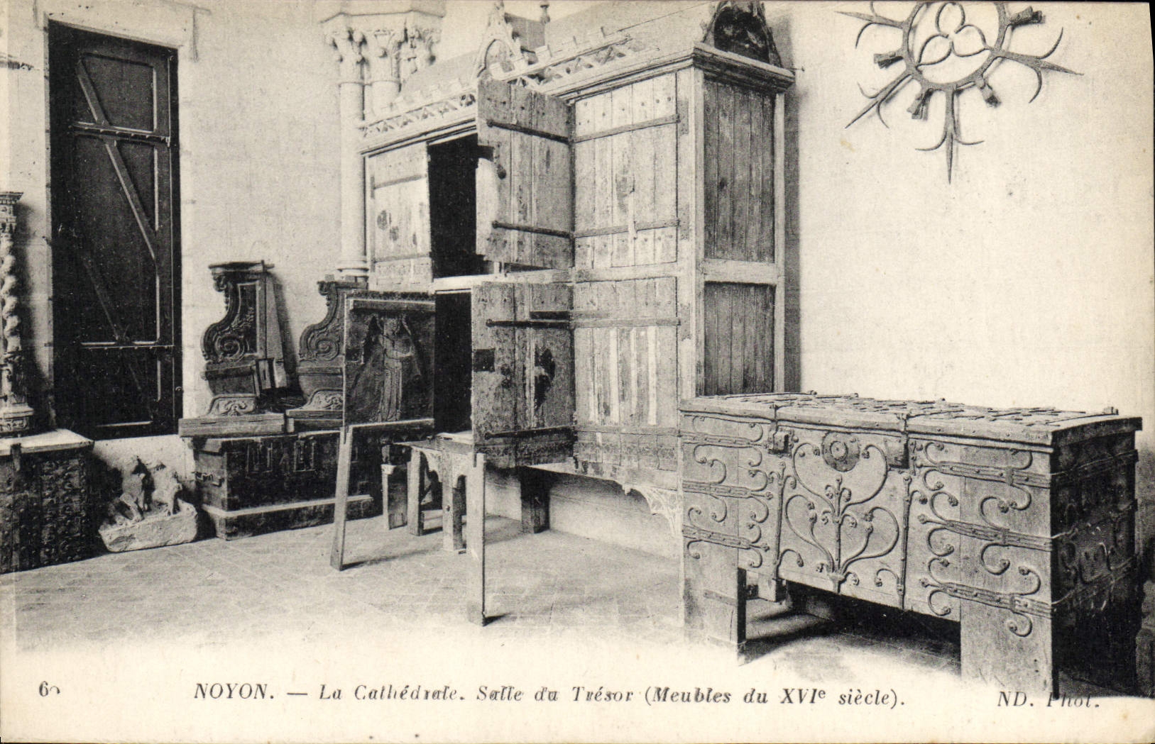 CPA Noyon La Cathedrale Salle du Tresor 