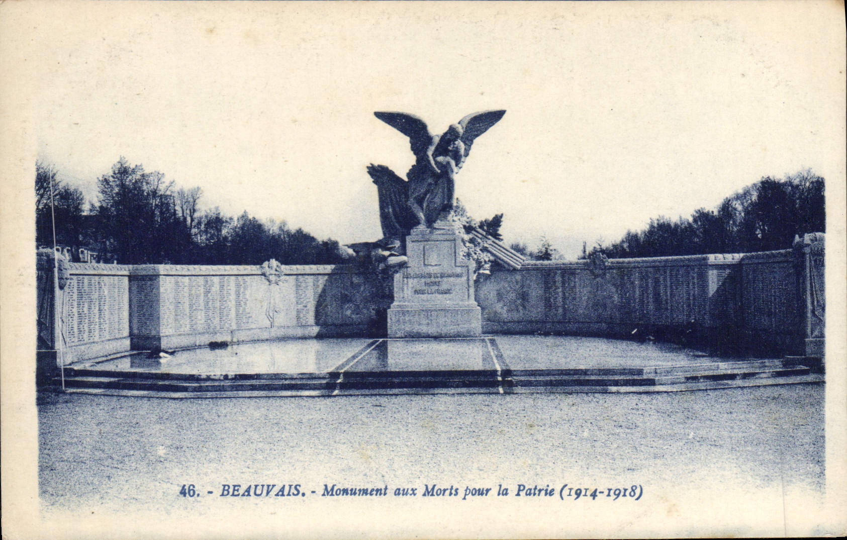 CPA Beauvais Monument aux Morts pour la Patrie 