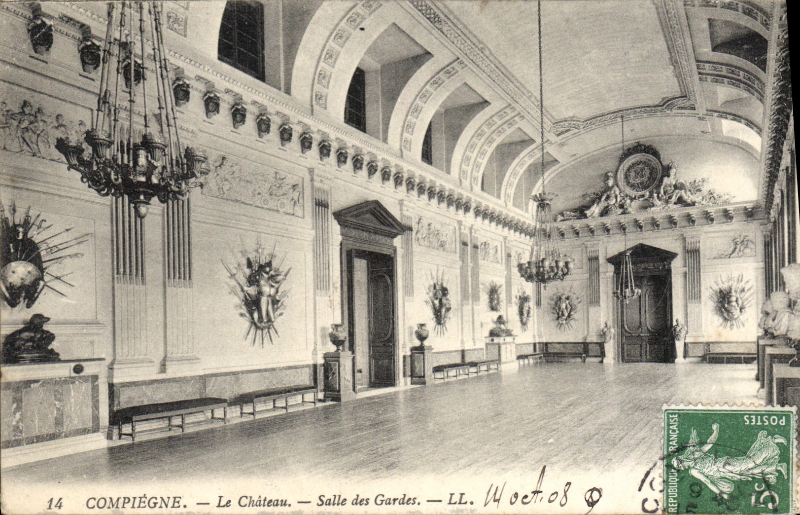 CPA Compiegne Le Chateau Salle des Gardes 