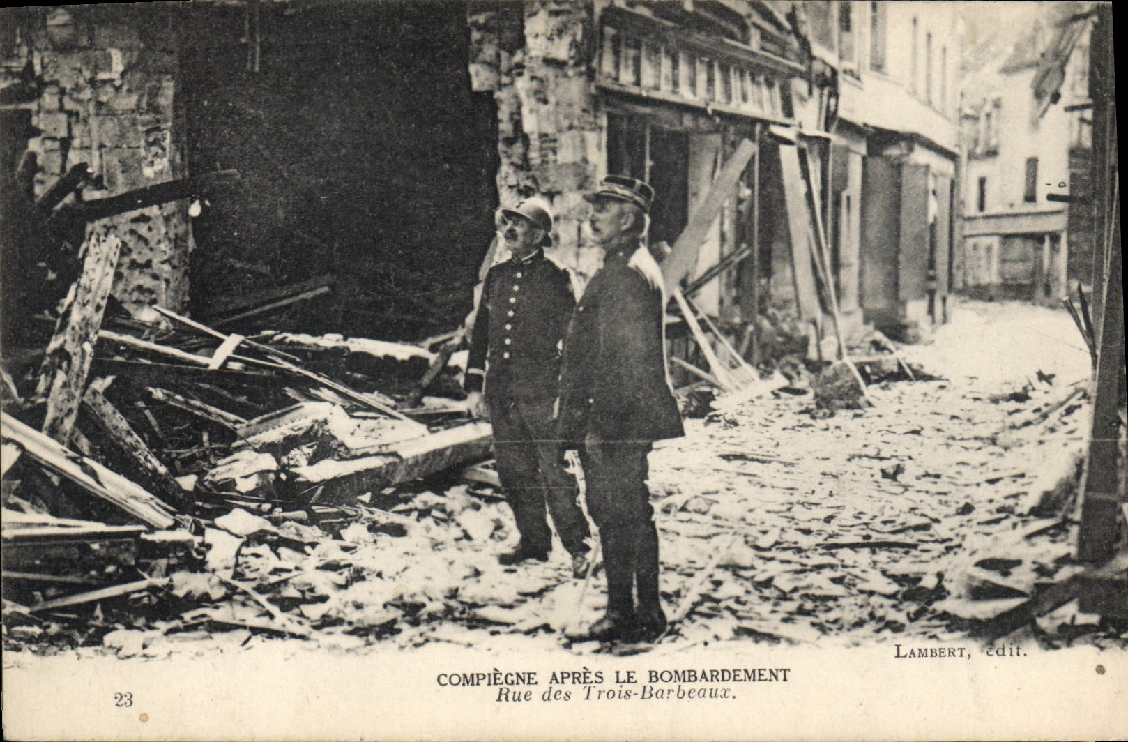CPA Compiegne apres le bombardement Rue des Trois Barbeaux