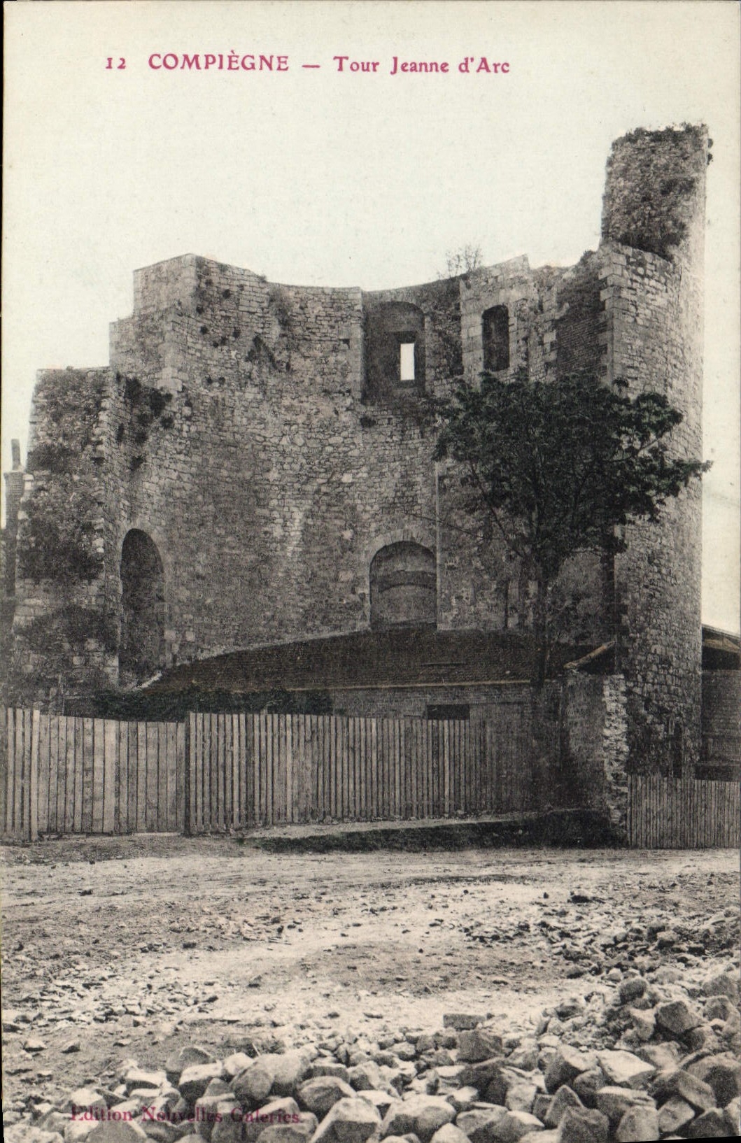 CPA Compiegne Tour Jeanne d'Arc 