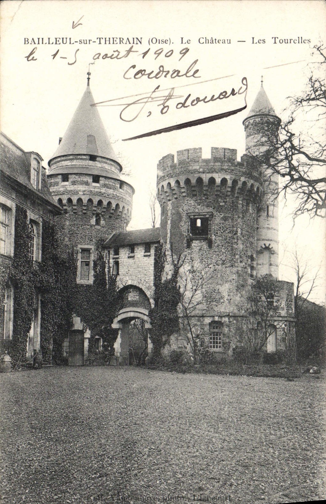 CPA Bailleul sur Therain Oise Le Chateau Les Tourelles