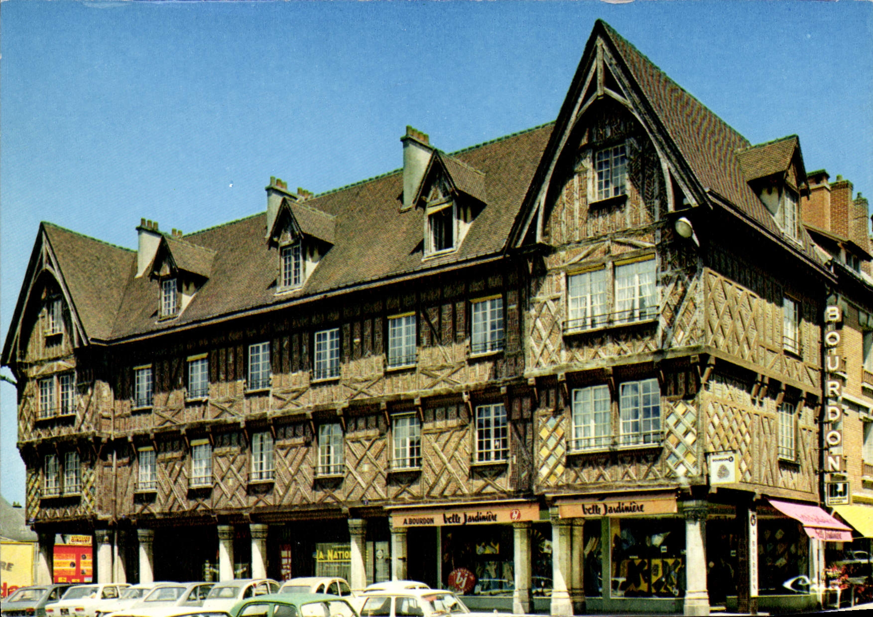 CPSM Compiegne Oise Vielle maison place St Clement 