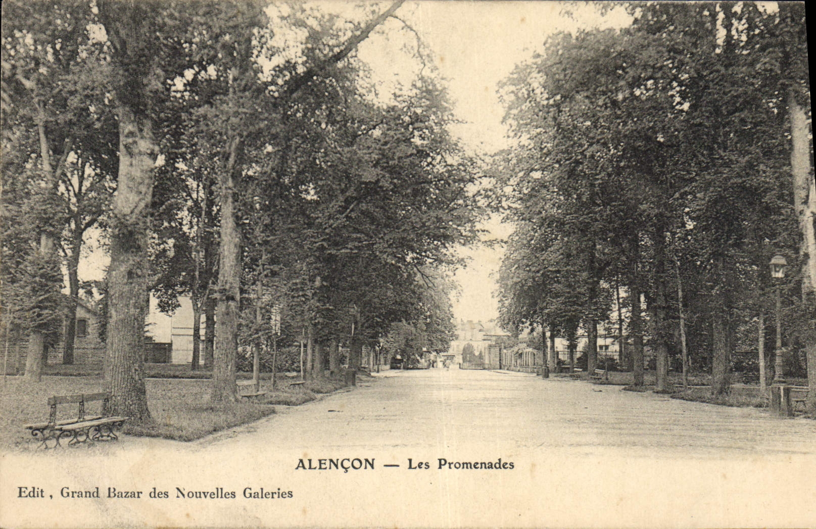 CPA Alencon les Promenedes 