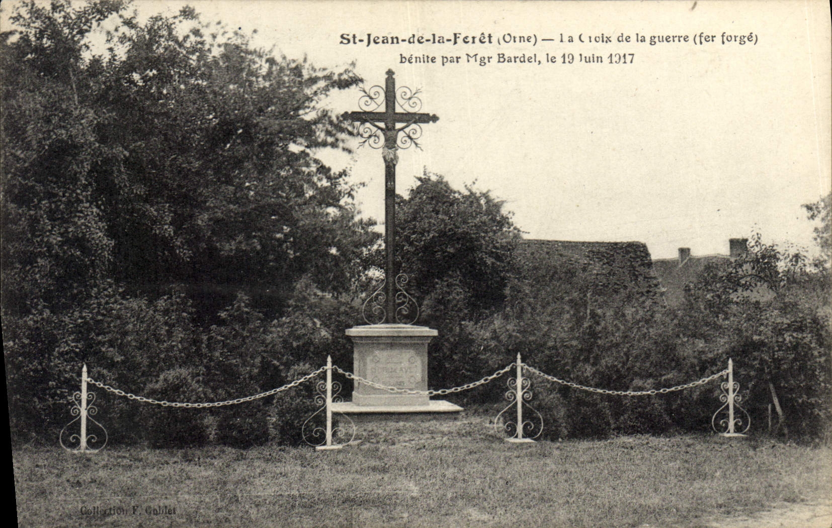 CPA St Jean de la Foret Orne la Croix de la Guerre Fer Forge benite par Mgr Bardel le 19 juin 1917