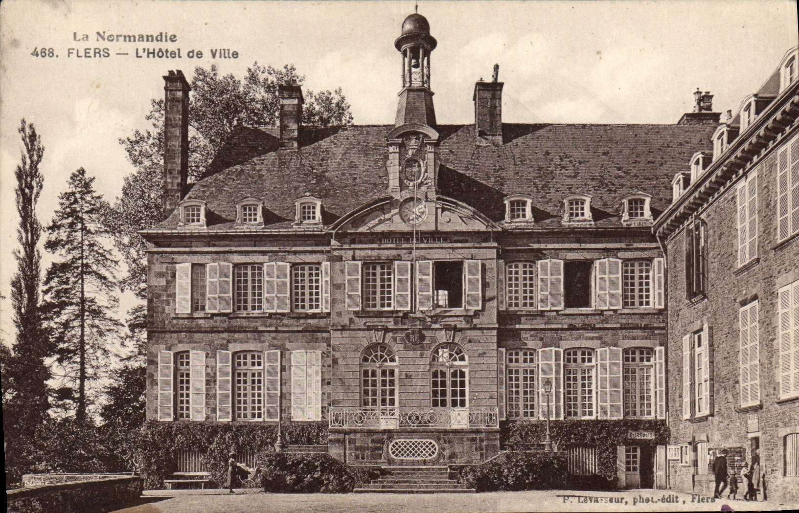 CPA La Normandie Flers l'hotel de Ville 