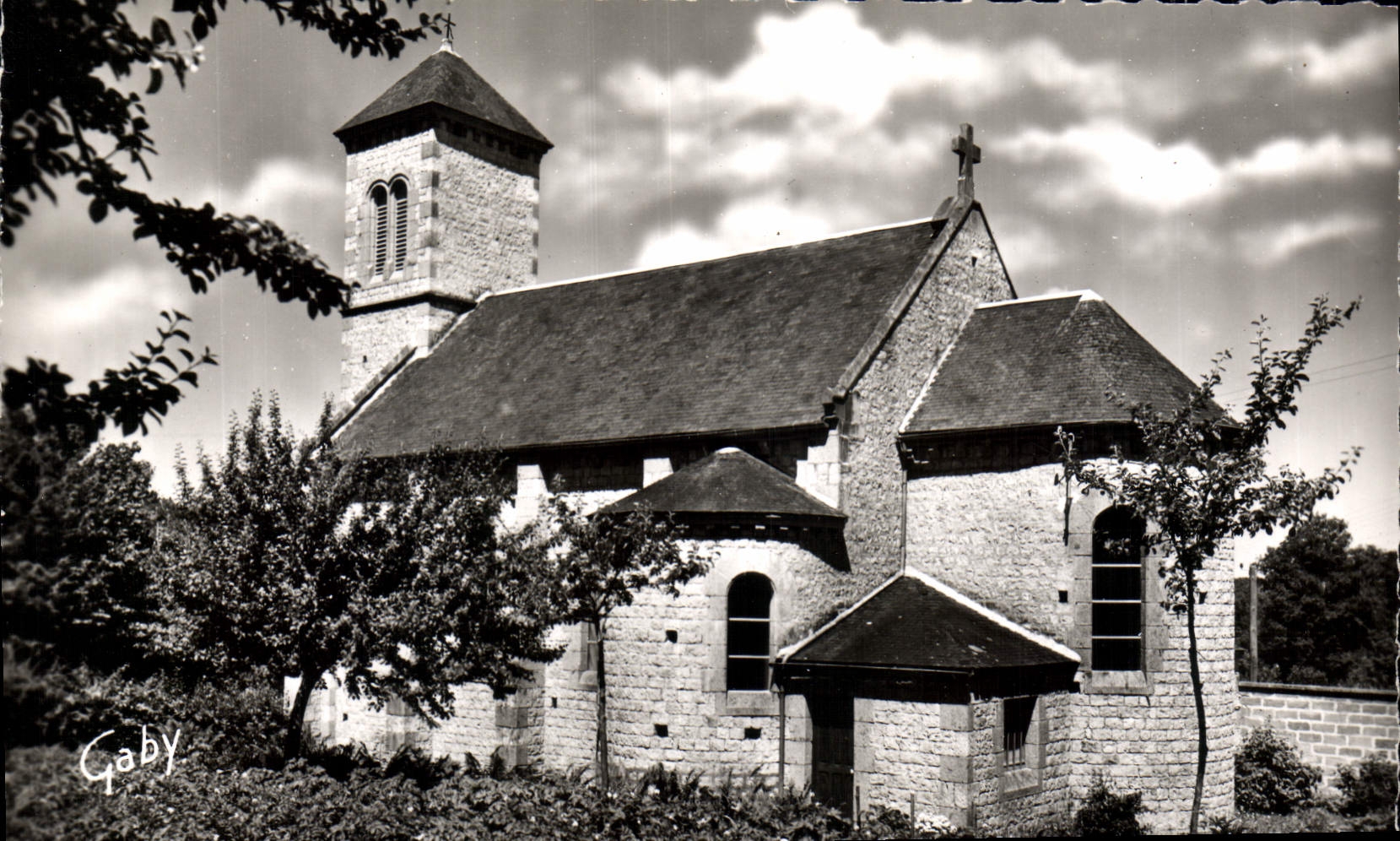 CPA Env de Bagnoles de l'Orne Orne Saint Ortaire Noviciat des Peres Servites de Marie la chapelle