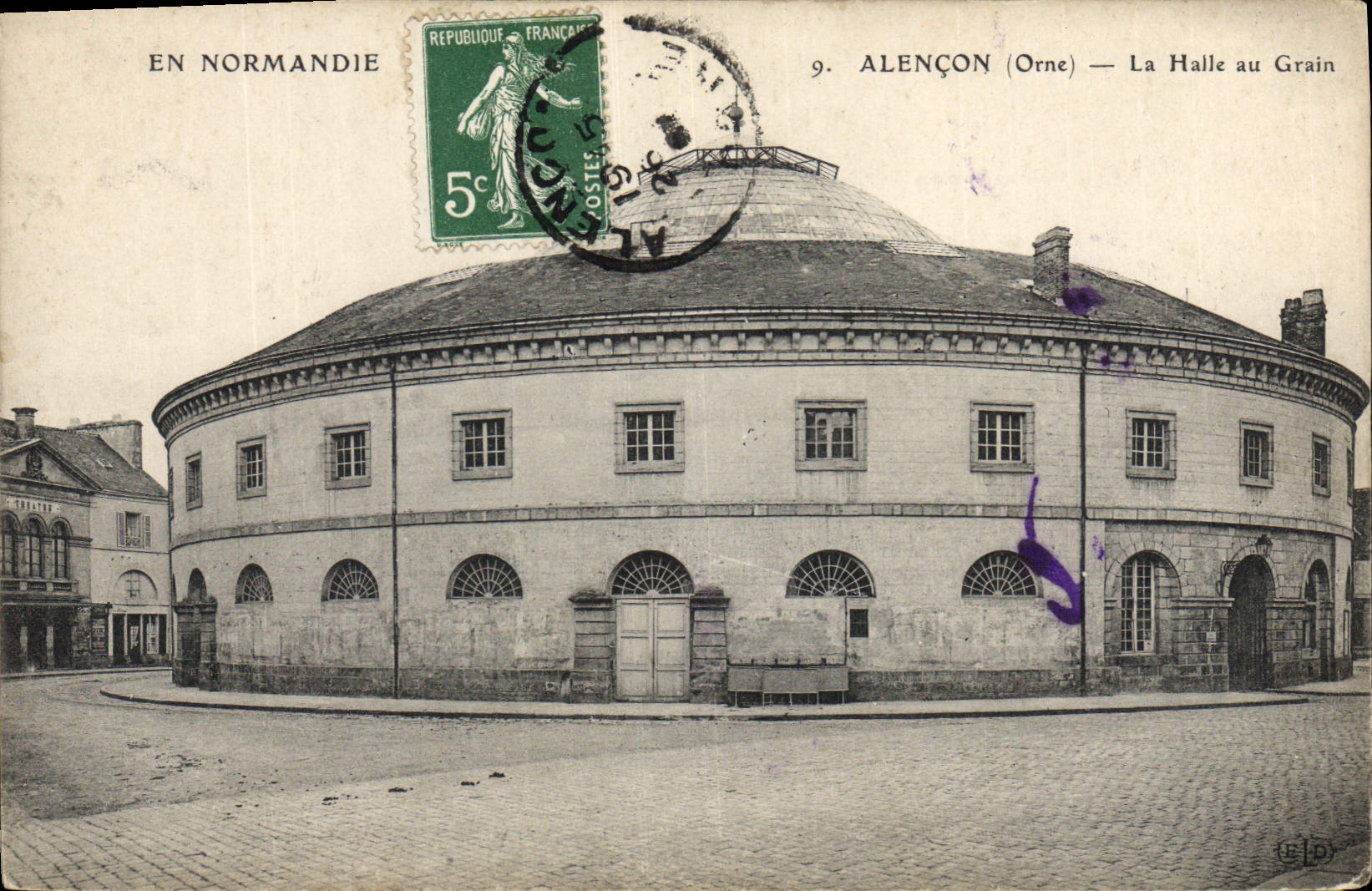 CPA En Normandie Alencon Orne la Halle au Grain 