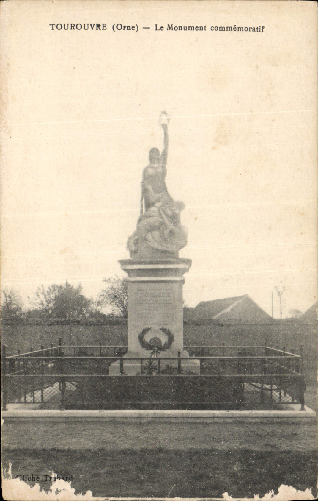 CPA Tourouvre Orne le Monument commemoratif
