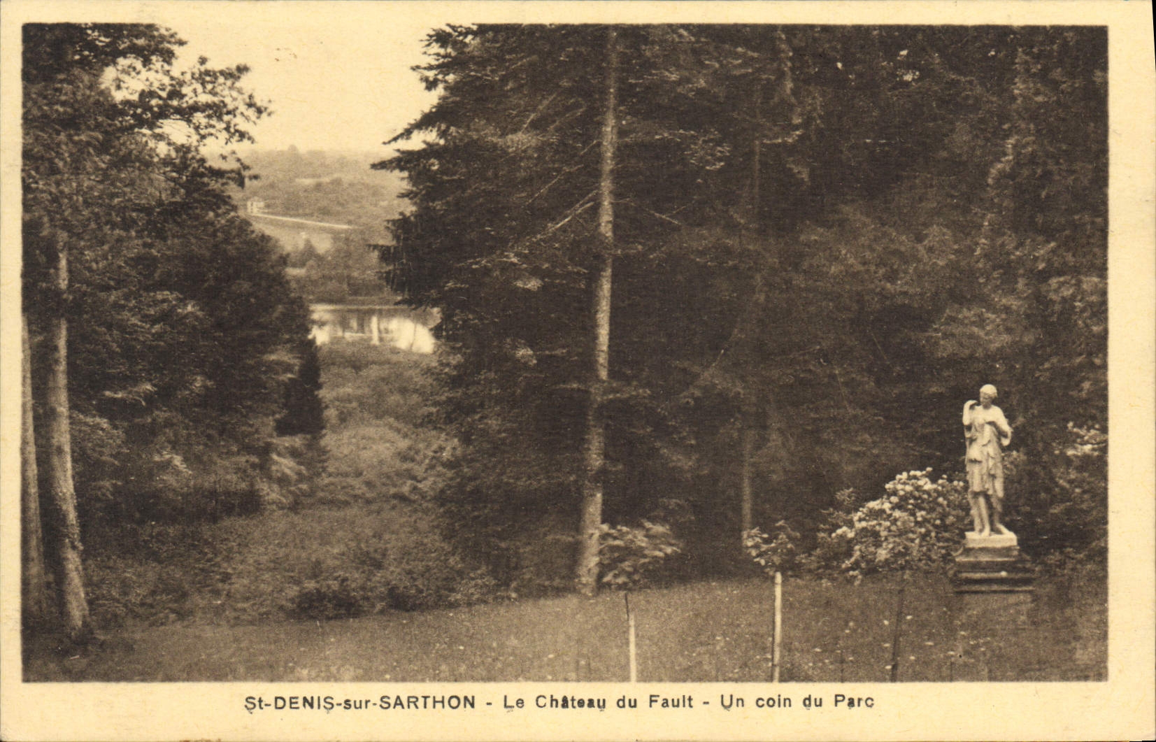 CPA St Denis sur Sarthon le Chateau du fault un coin du parc