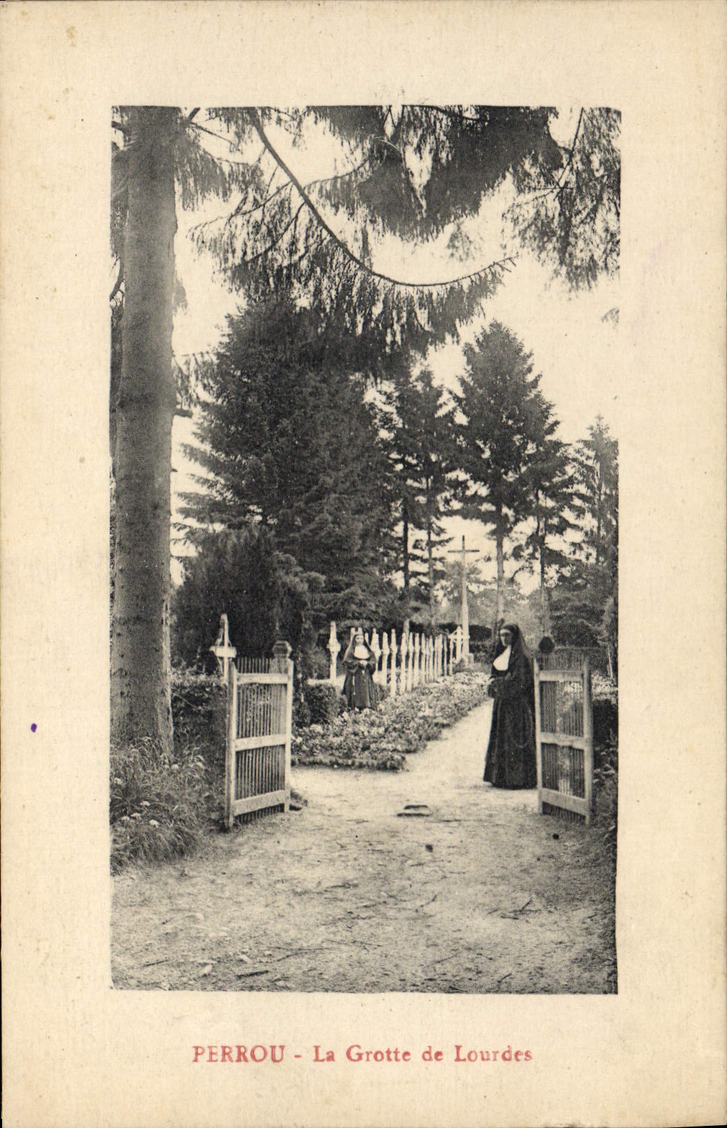 CPA Perrou la Grotte de Lourdes 