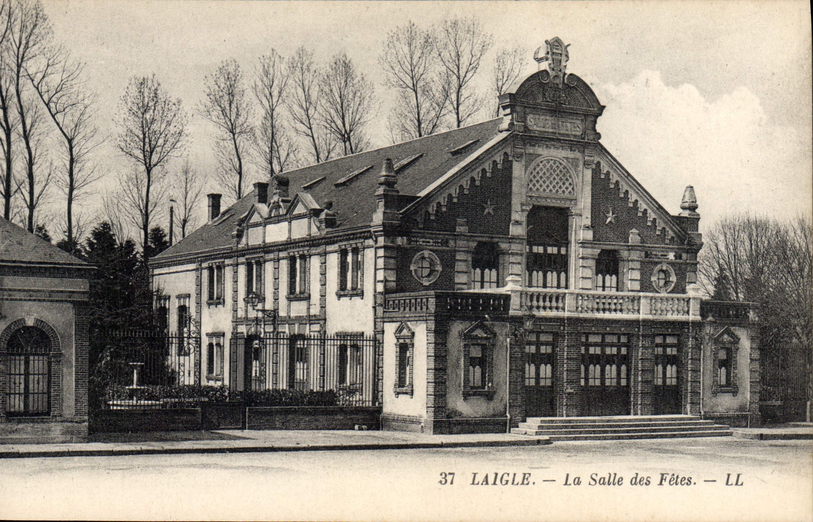 CPA Laigle la Salle des Fetes 