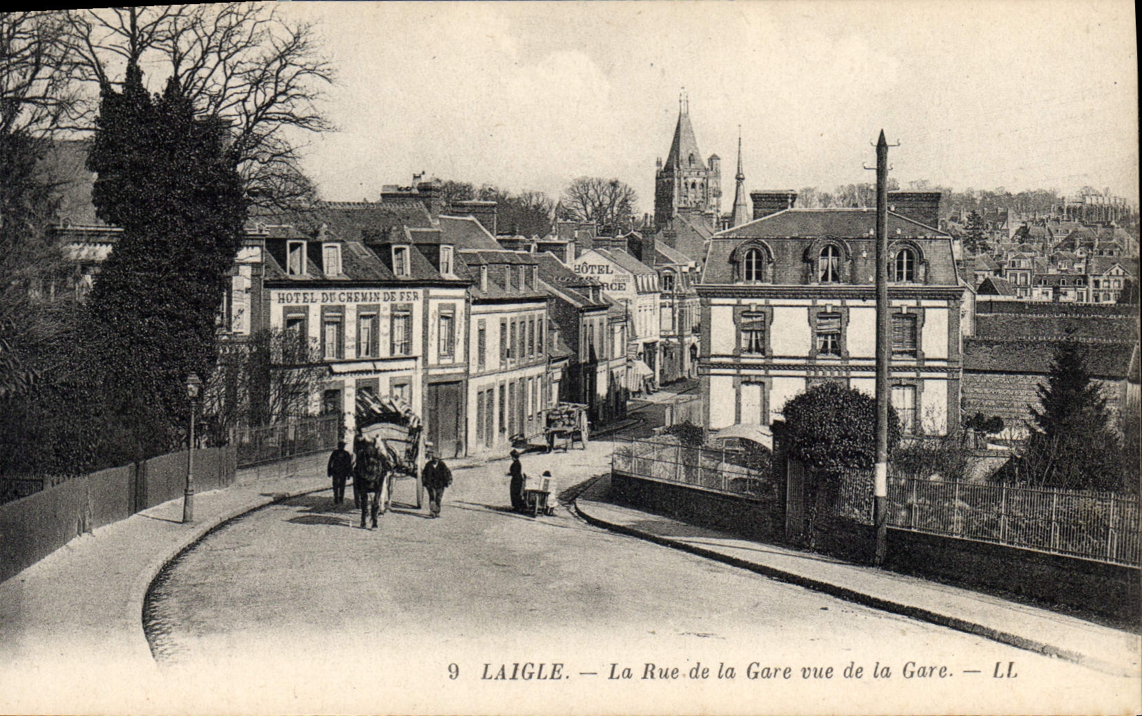CPA Laigle la Rue de la Gare vue de la Gare 