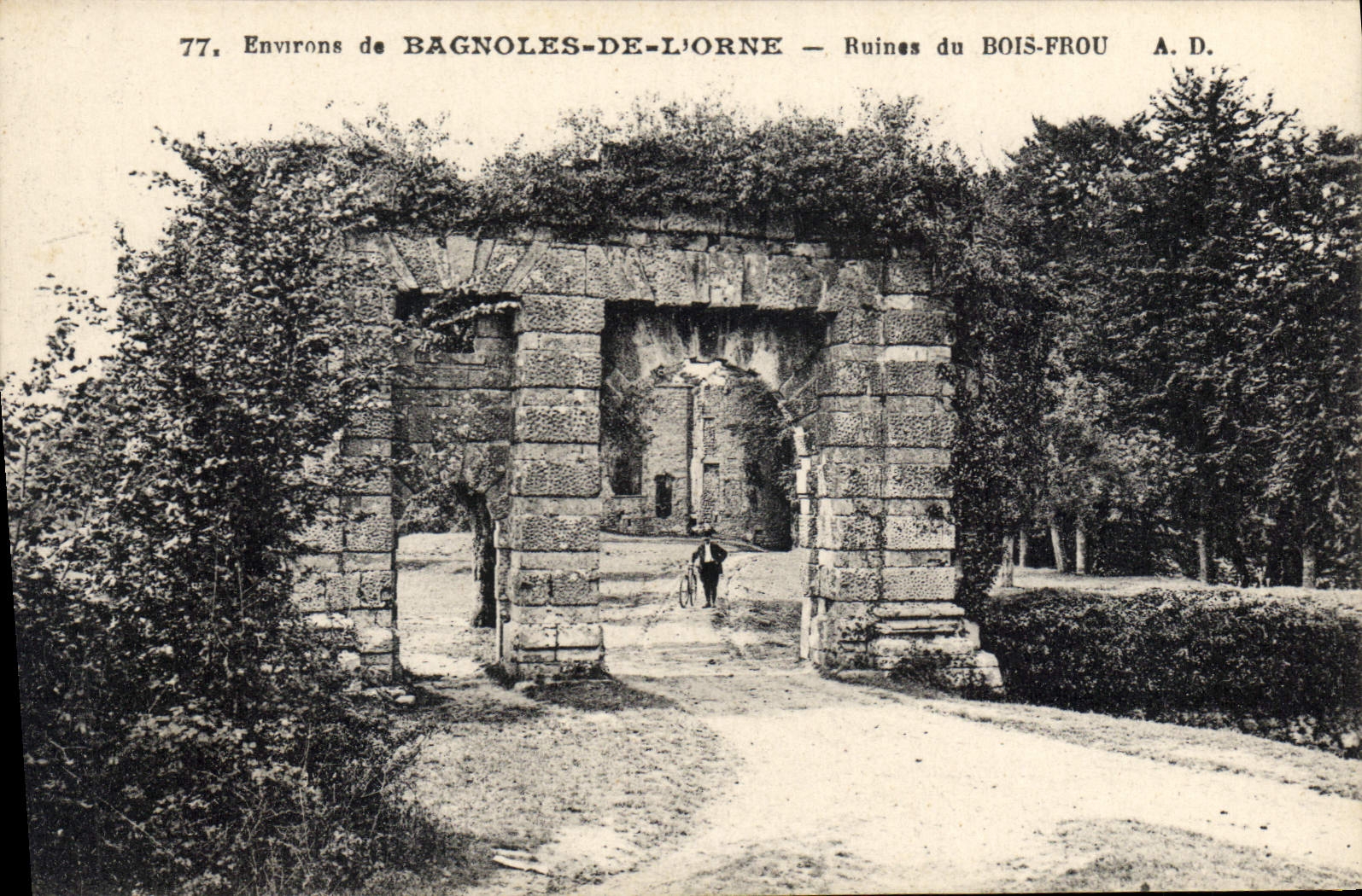 CPA Environs de Bagnoles de l'Orne ruines du Bois Frou