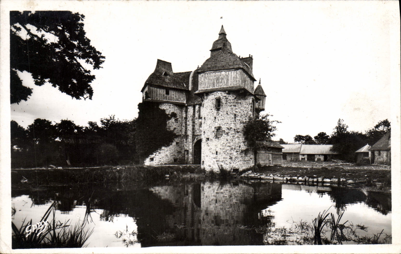 CPA Domfront Orne Manoir de la Saucerie pavillon d'entree 