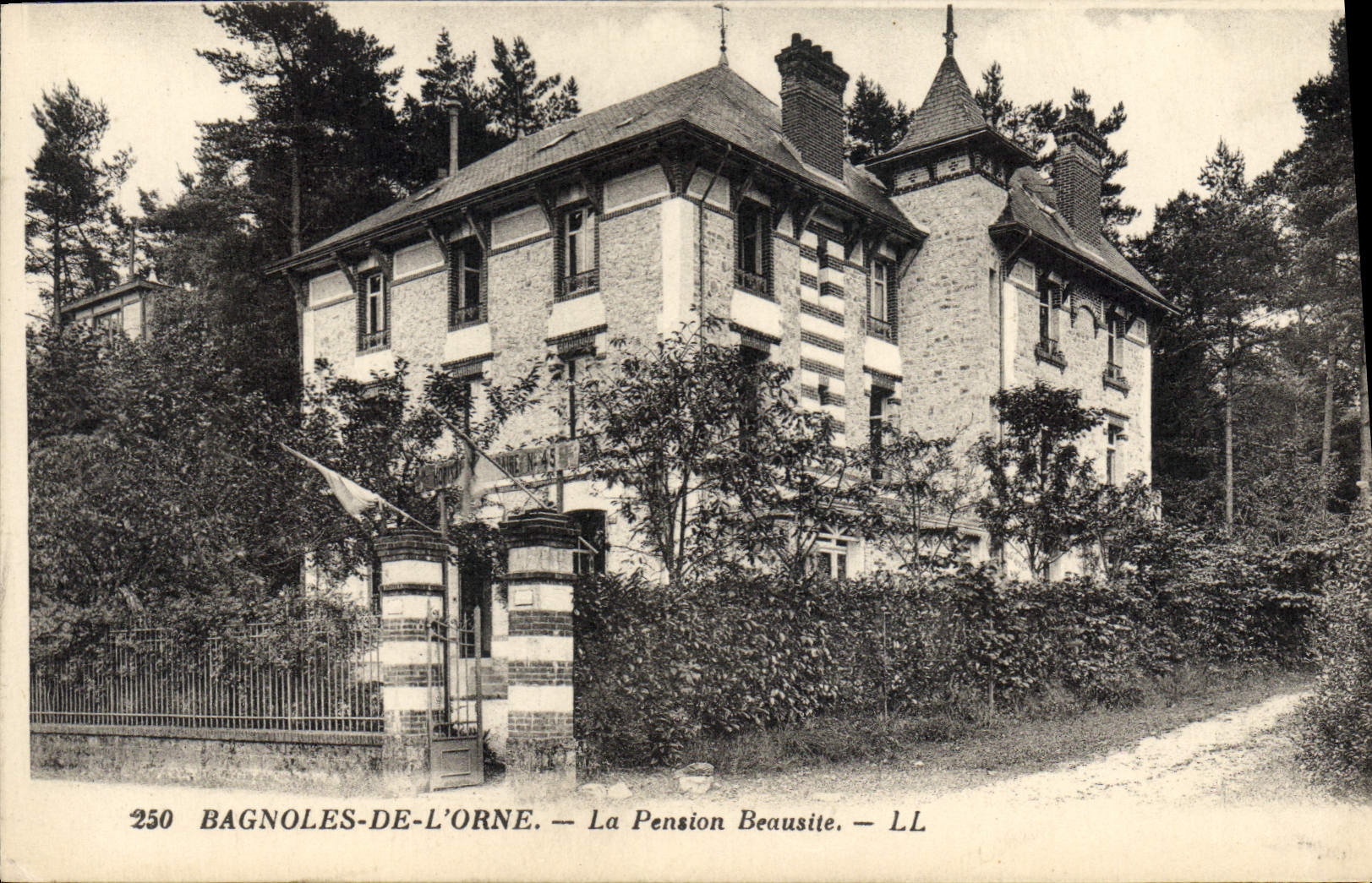 CPA Bagnoles de l'Orne la pension beausite