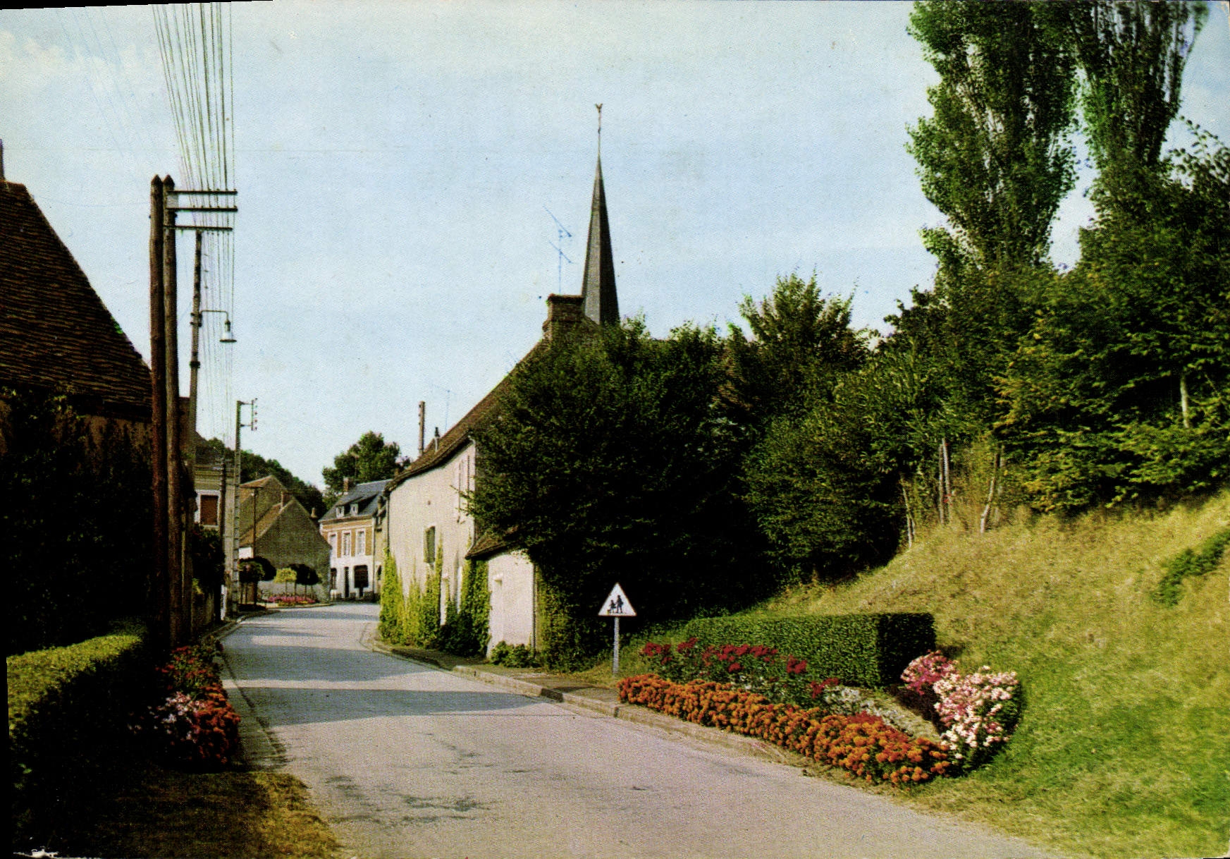 CPSM St Victoir de Reno entree du Bourg