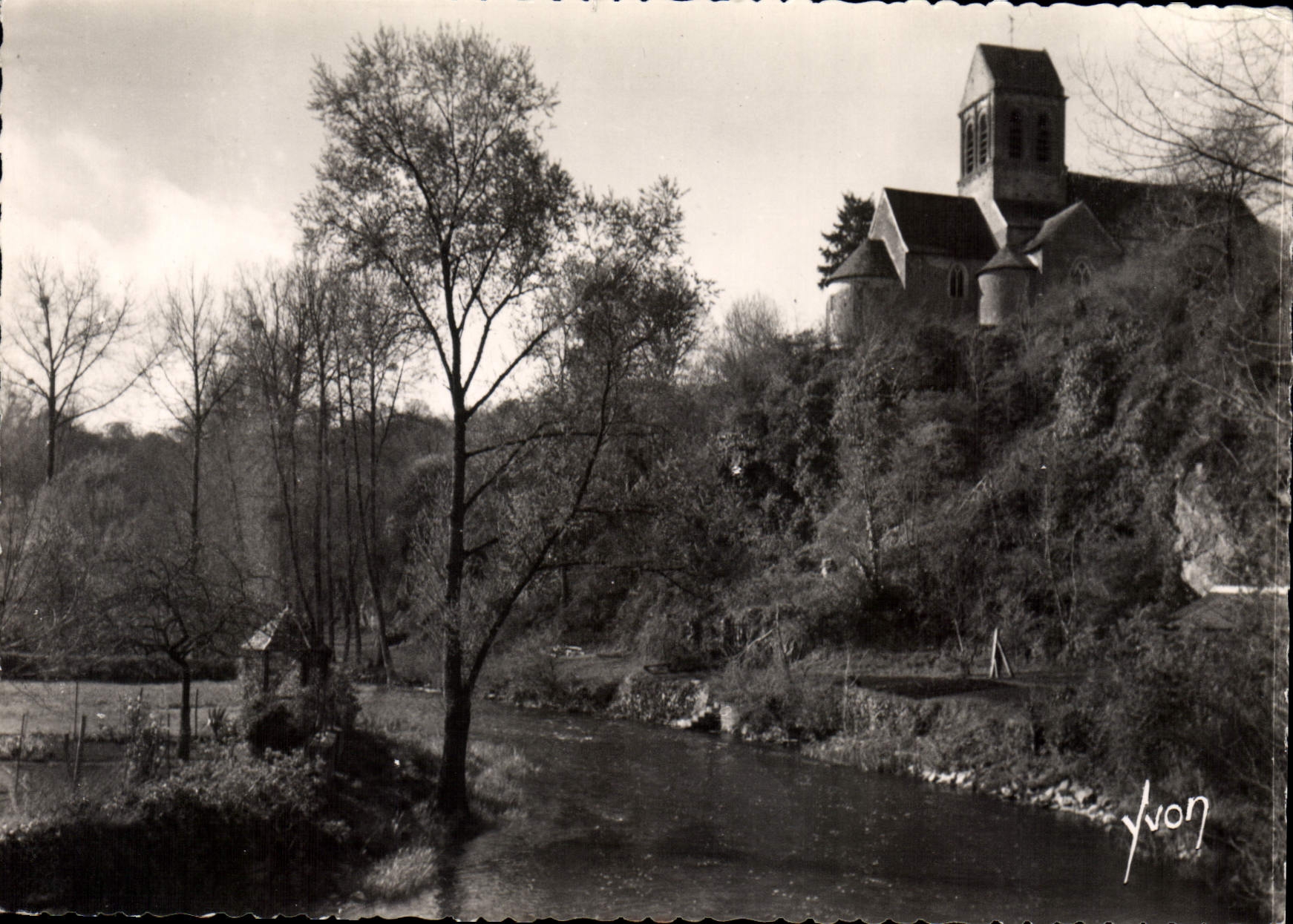 CPSM En Normandie St Cenerie le Cerei Orne l'Eglise tres joliment campee sur les bords de la Sarthe 