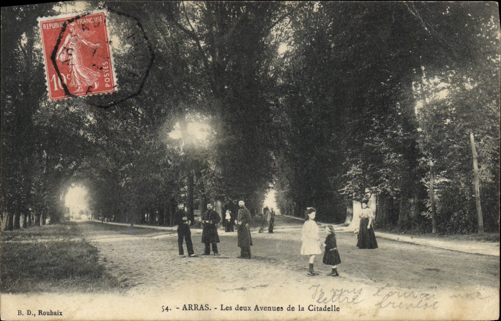 CPA Arras Les deux Avenues de la Citadelle