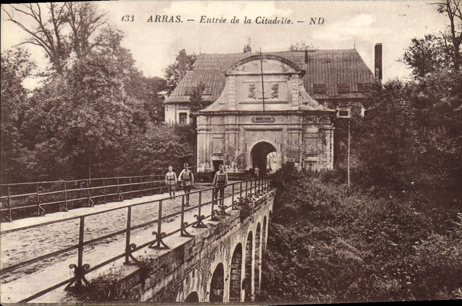 CPA Arras Entree de la Citadelle 