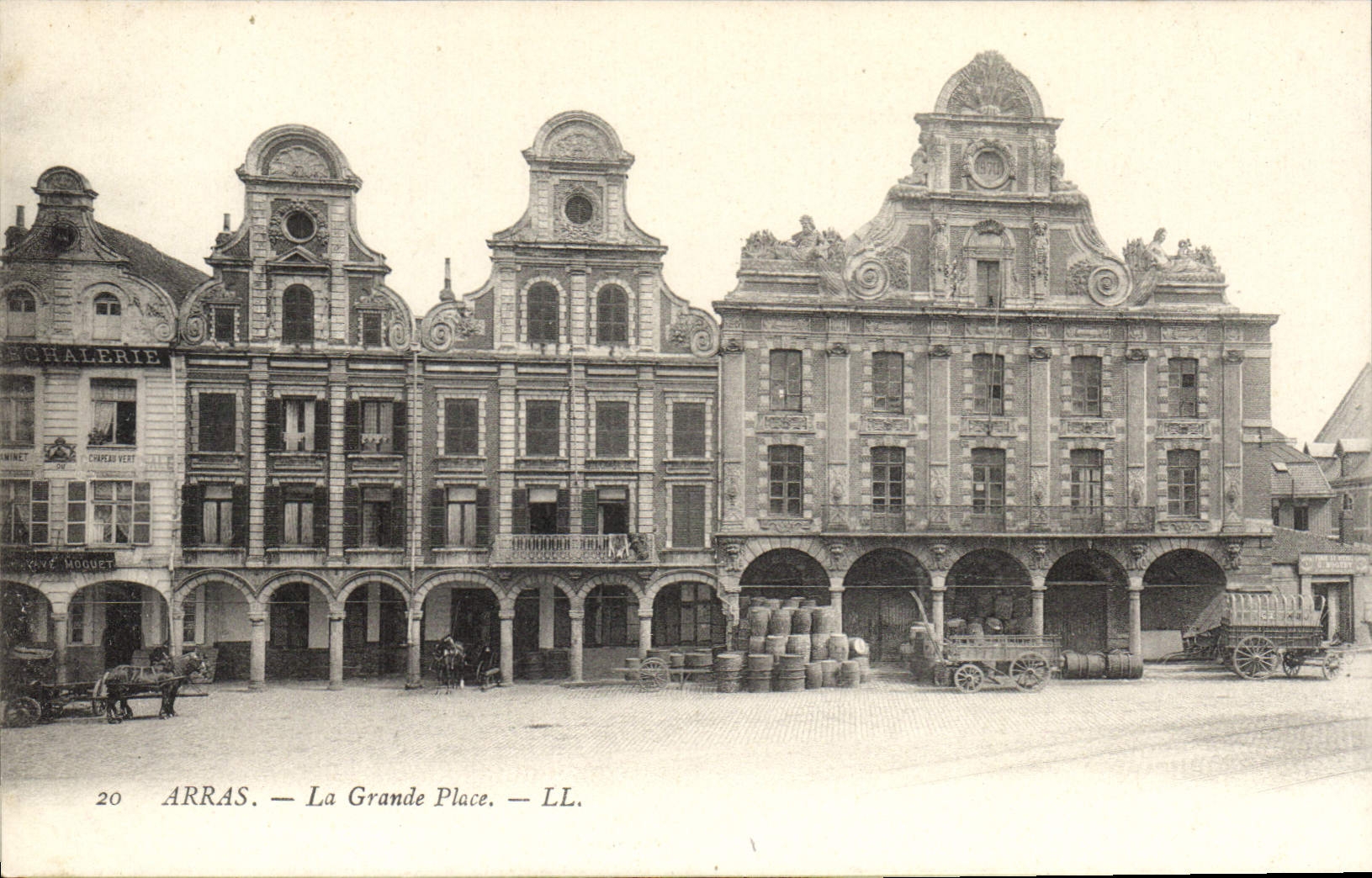 CPA Arras La Grande Place 