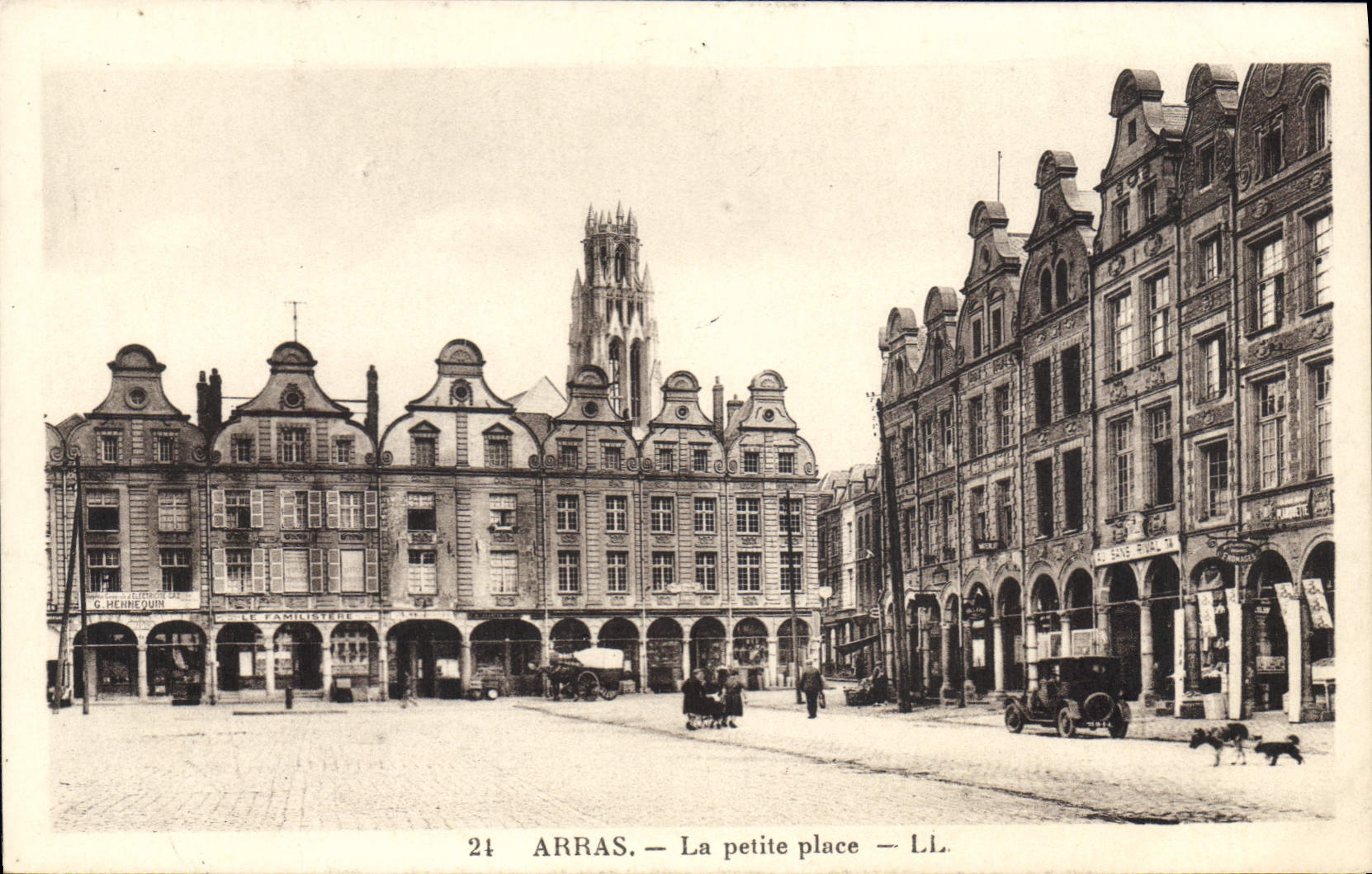 CPA Arras La petite Place 