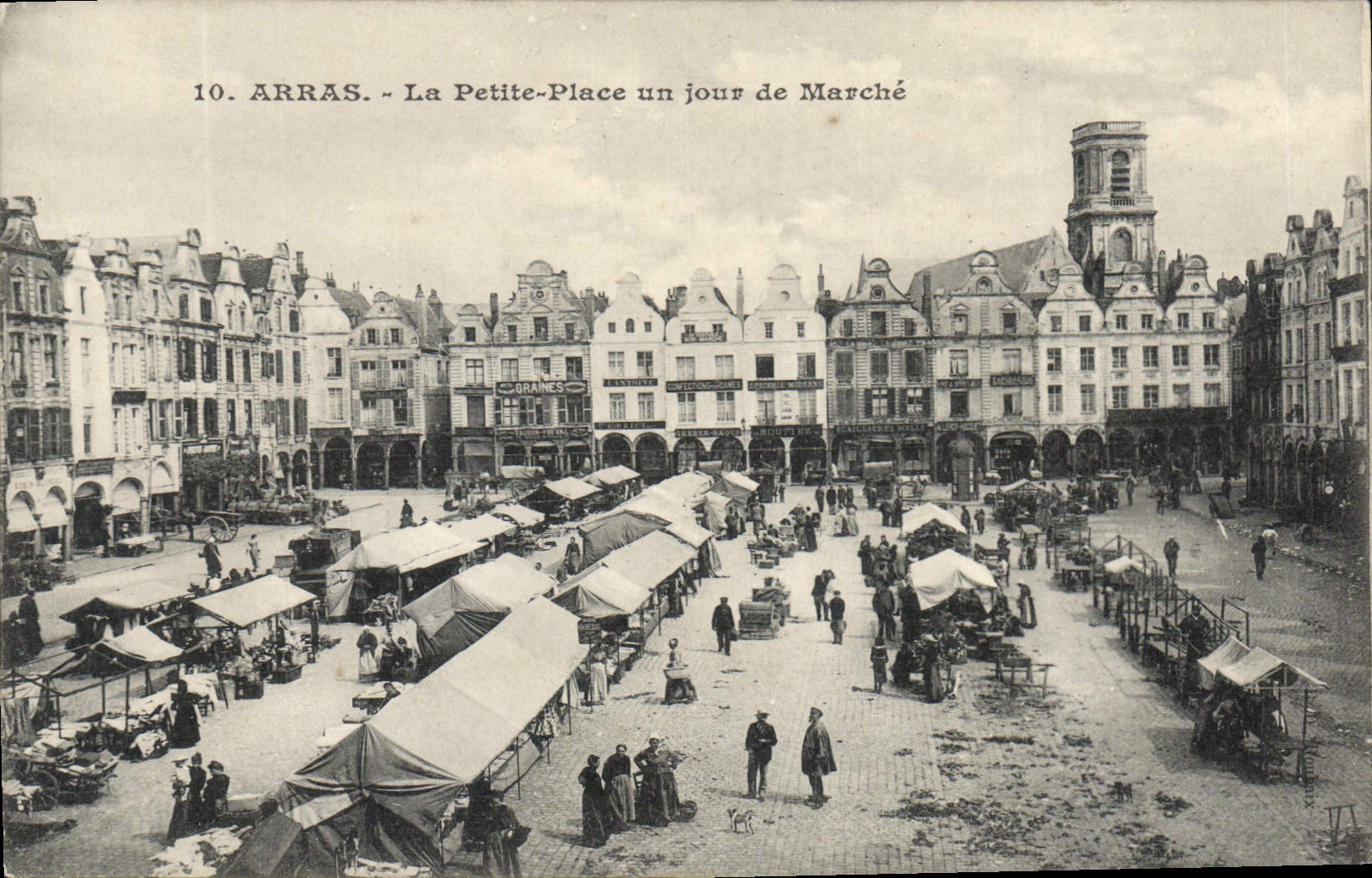CPA Arras le Petit Place un jour de Marché
