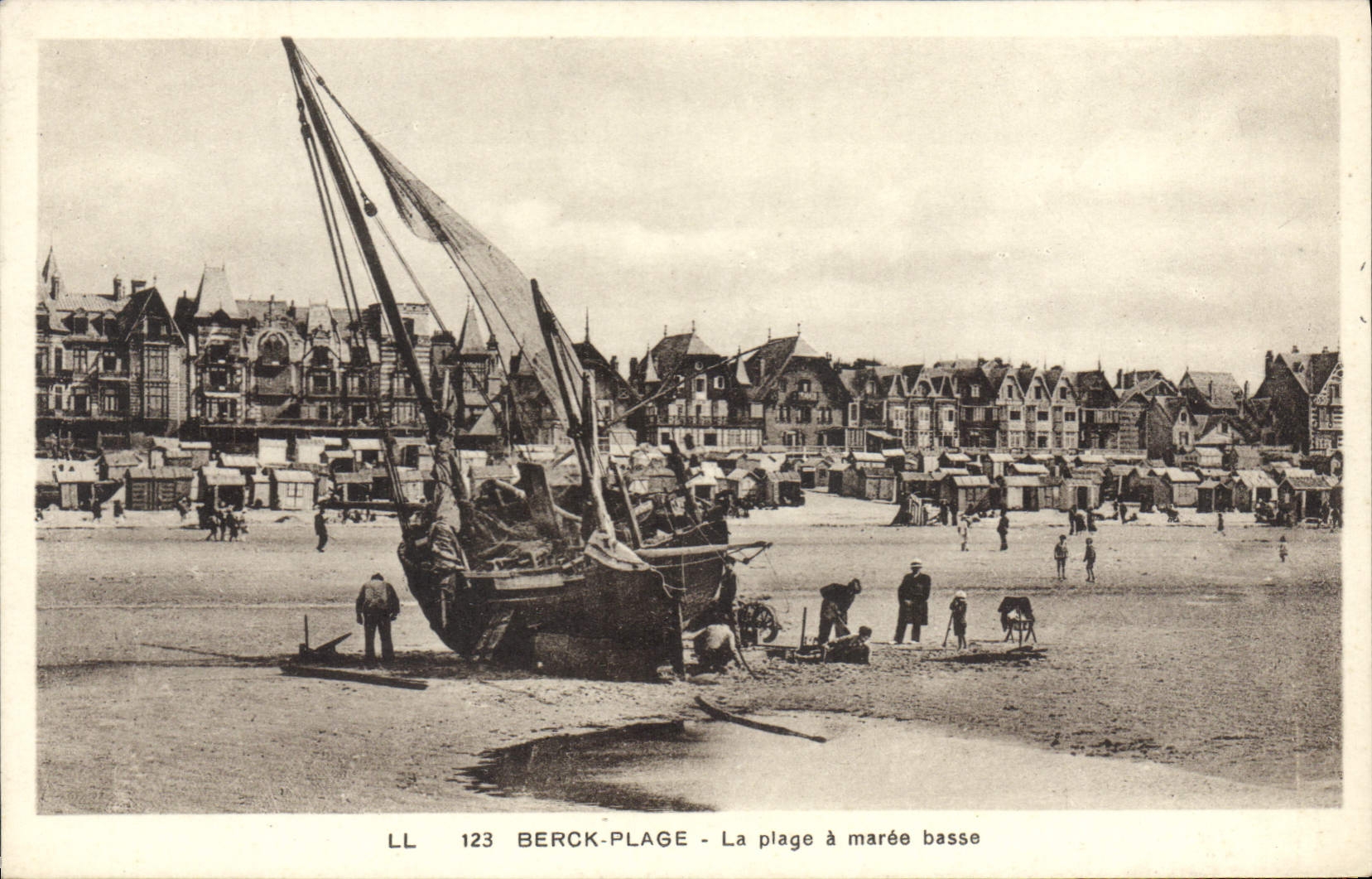 CPA Berck Plage la plage à maree basse 