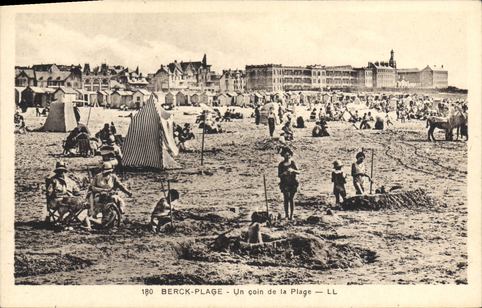 CPA Berck Plage un coin de la plage 