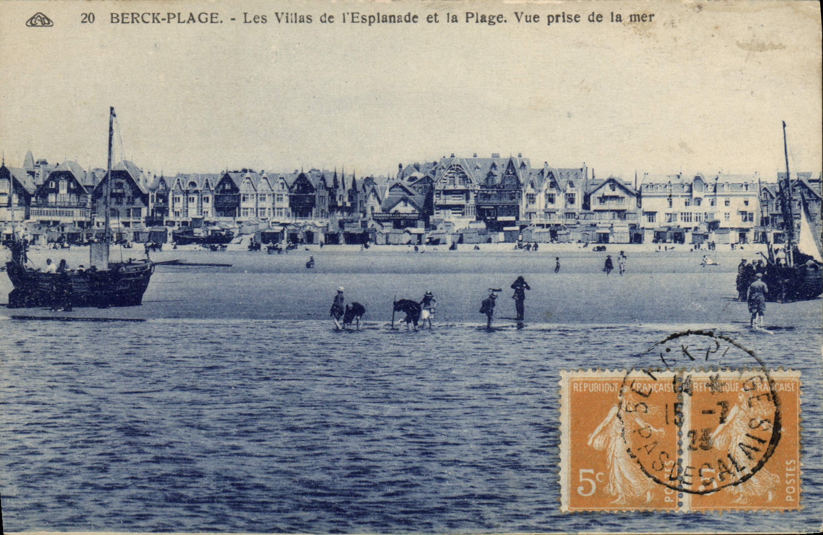 CPA Berck Plage les Villas de l'Esplanade et la plage Vue prise de la mer