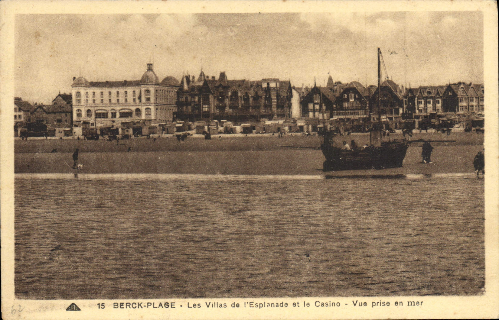 CPA Berck Plage les Villas de l'Esplanade et le Casino vue prise en mer 