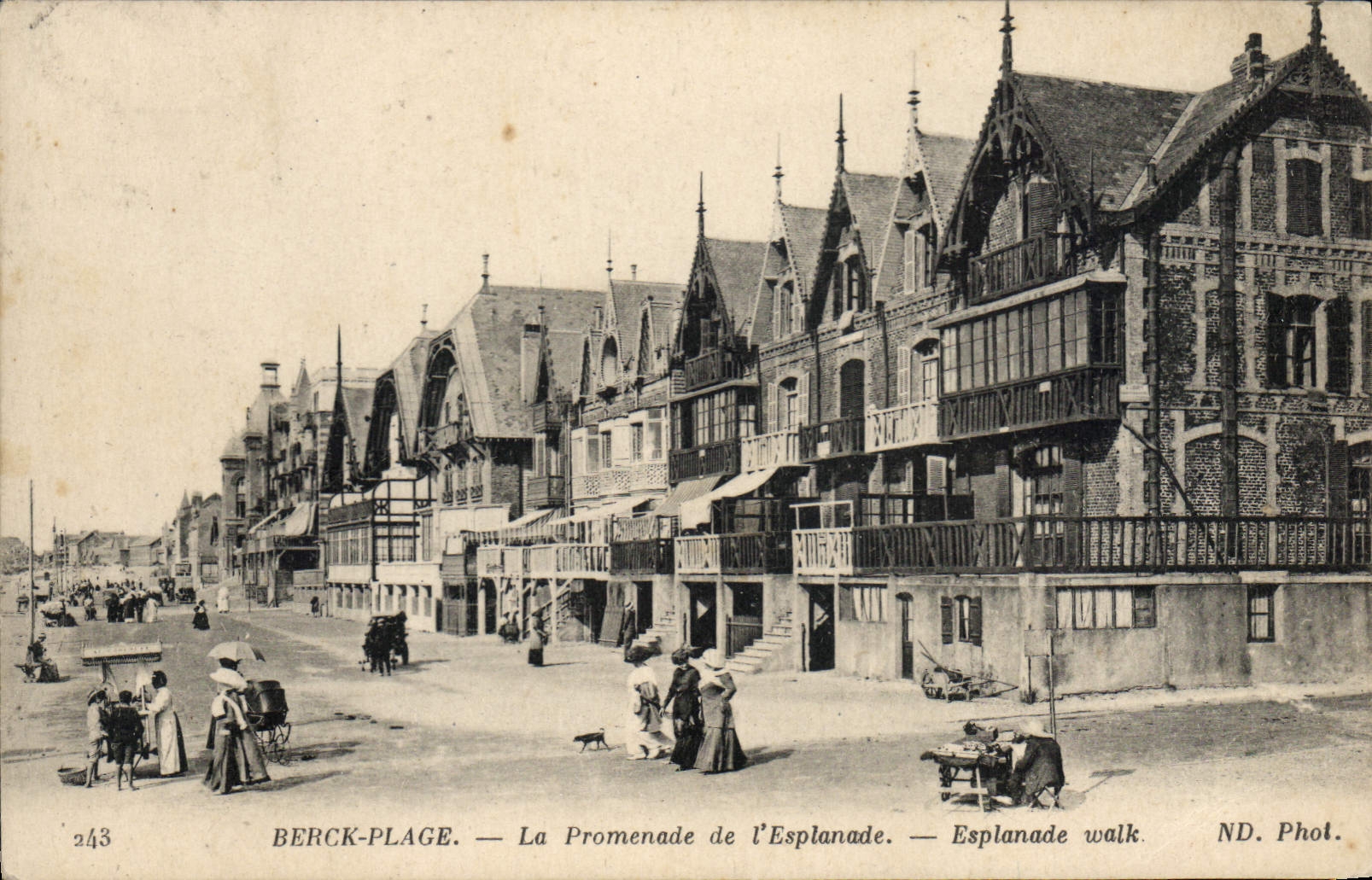CPA Berck Plage la Promenade de l'Esplanade 