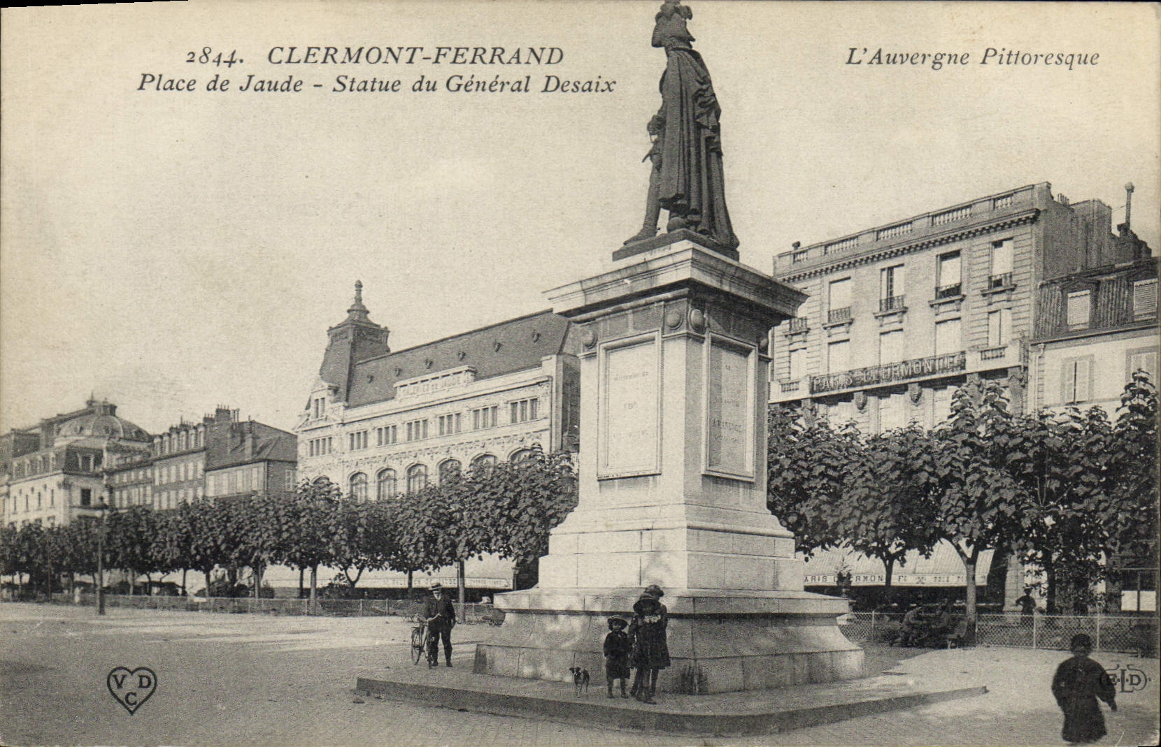 CPA l'Auvergne Pittoresque Clermont Ferrand Place de Jaude Statue du general Desaix