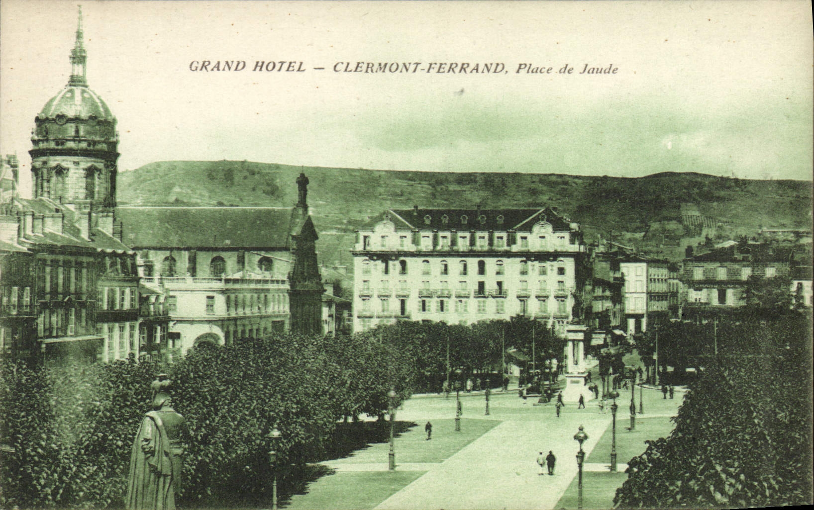 CPA Grand hotel Clermont Ferrand place de Jaude
