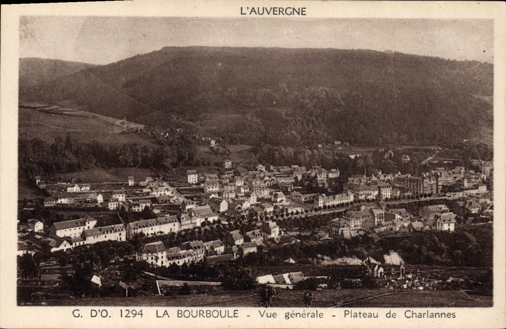 CPA L'Auvergne La Bourboule Vue generale Plateau de Charlannes