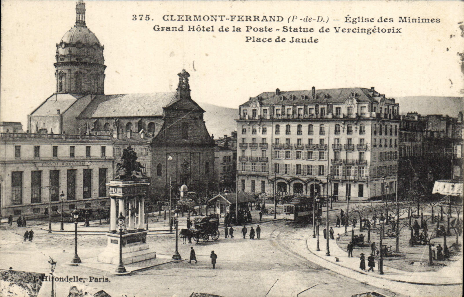 CPA Clermont Ferrand P de D Eglise des Minimes Grand Hotel de la Poste Statue de vercingetorix Place