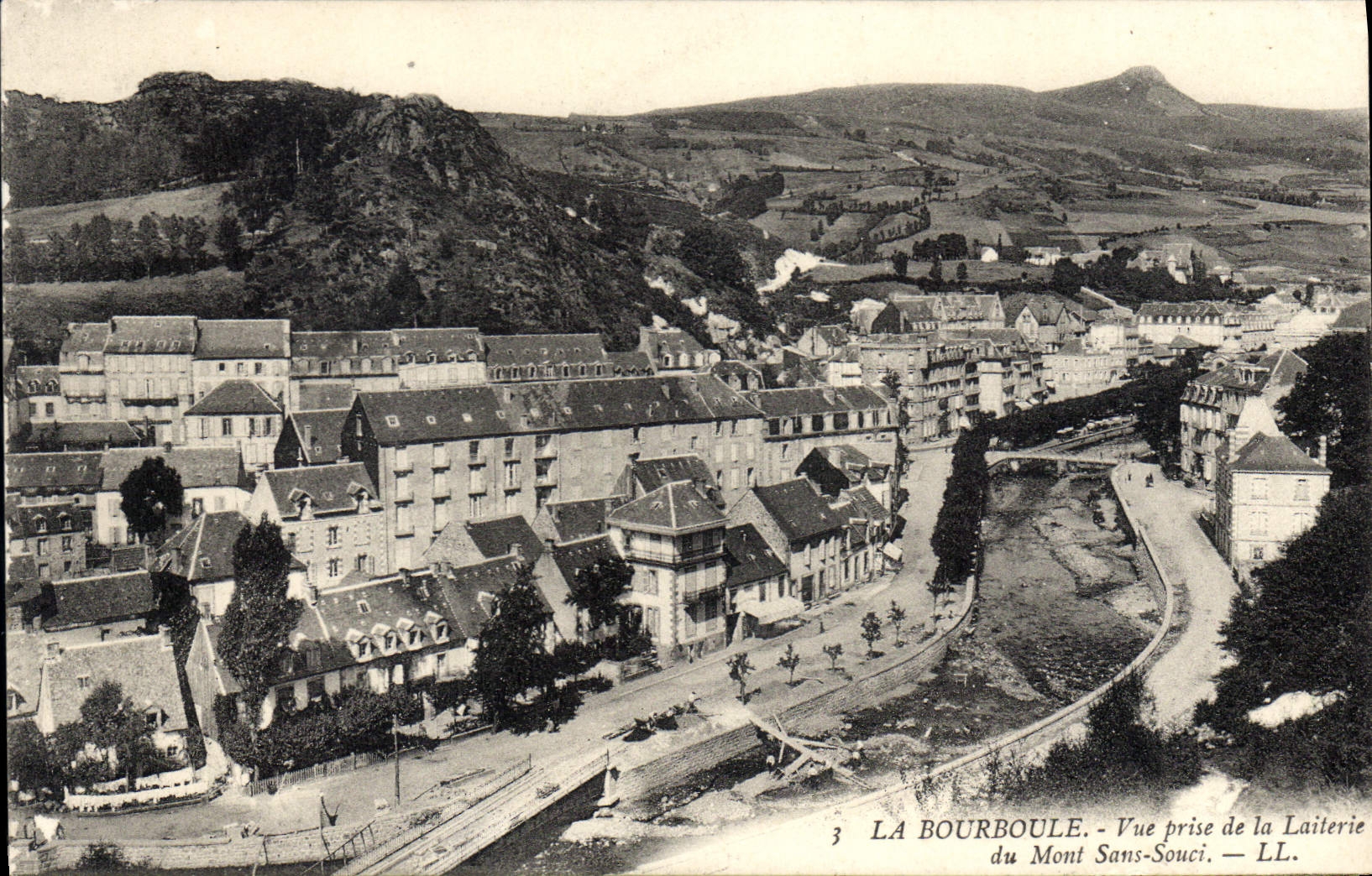 CPA La Bourboule Vue prise de la Laiterie du Mont Sans Souci