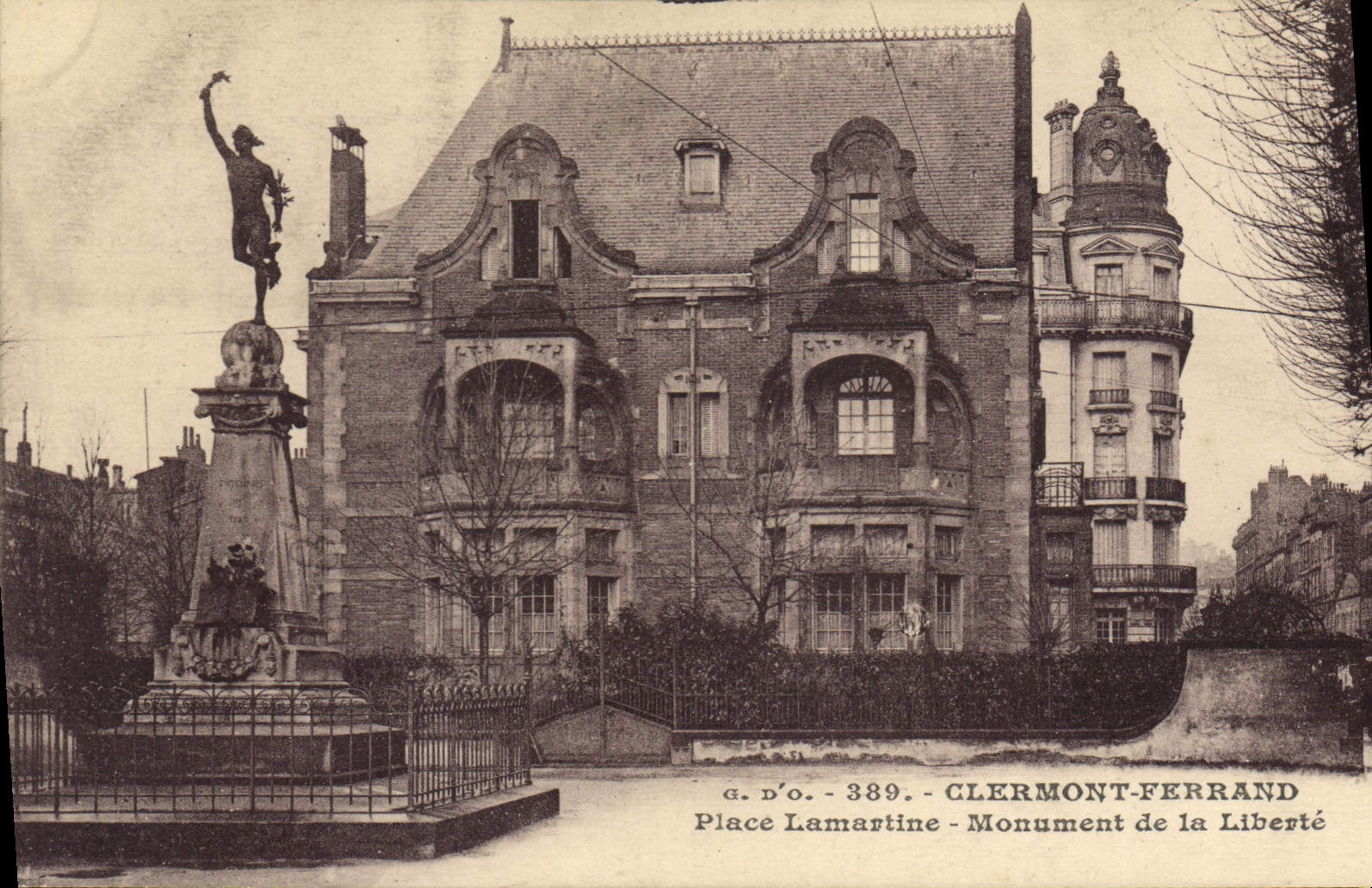 CPA Clermont Ferrand Place Lamartine Monument de la Liberte