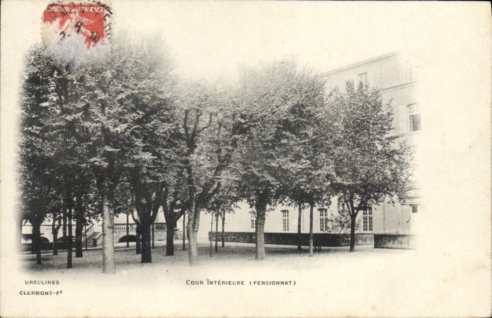 CPA Ursulines Clermont Ferrand Cour Interieure pensionnat