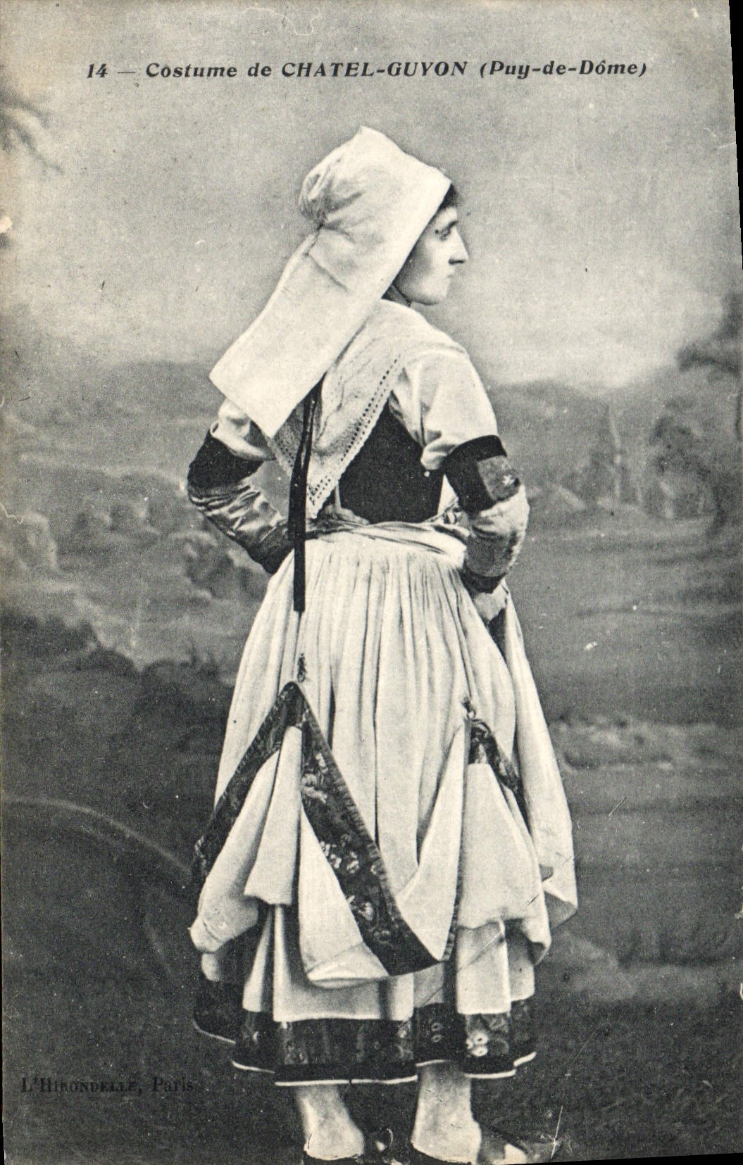 CPA Costume de Chatel Guyon Puy de Dome