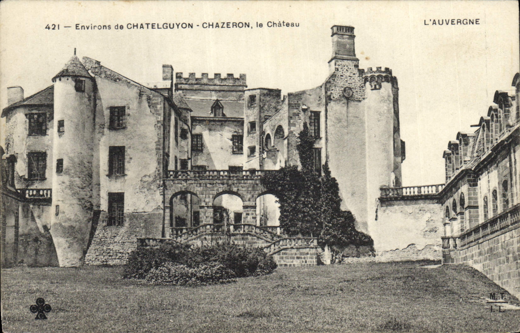 CPA Environs de Chatelguyon Chazeron le château