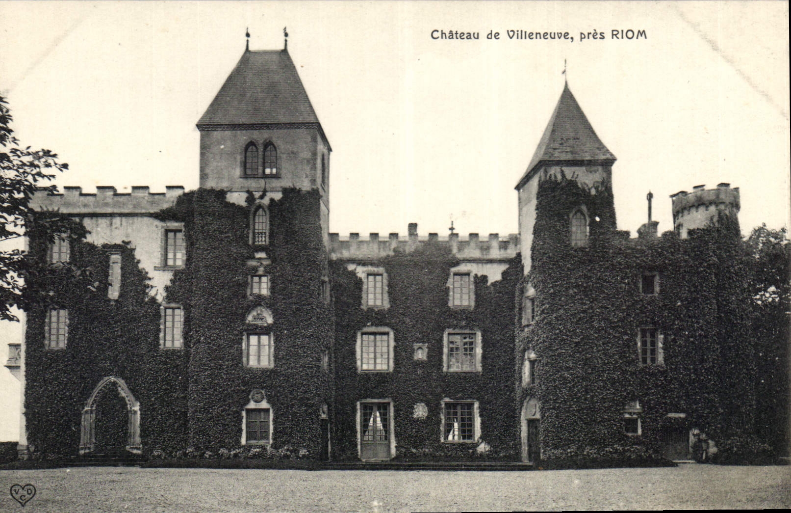 CPA Chateau de Villeneuve pres Riom 