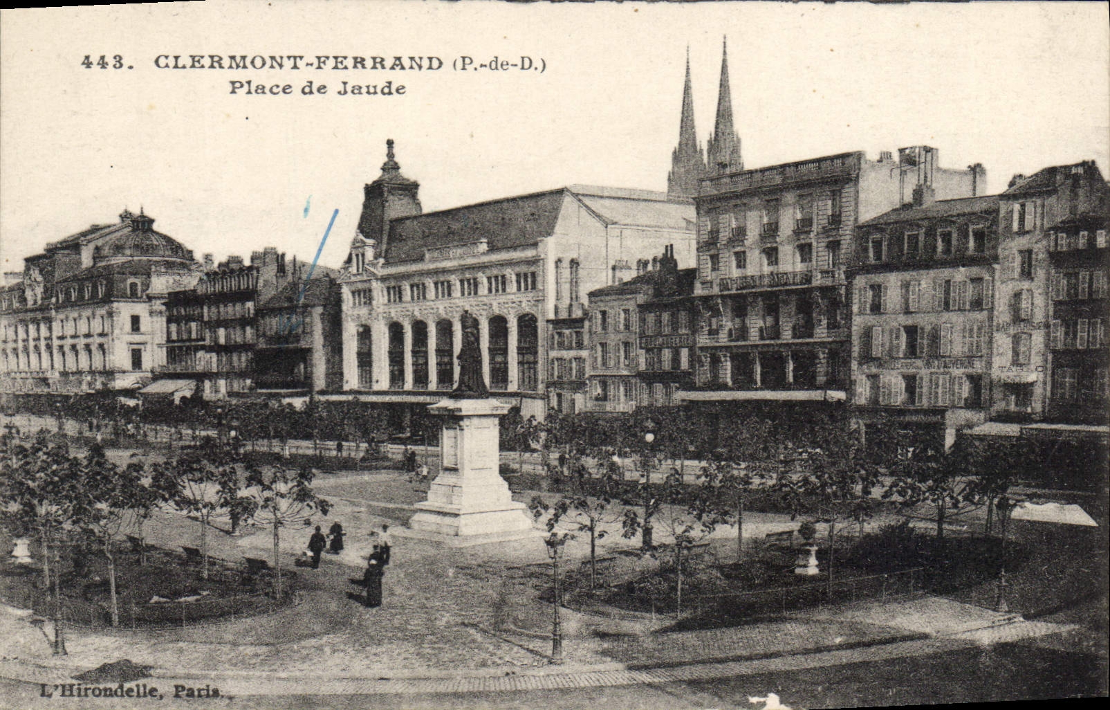 CPA Clermont Ferrand P de D place de Jaude