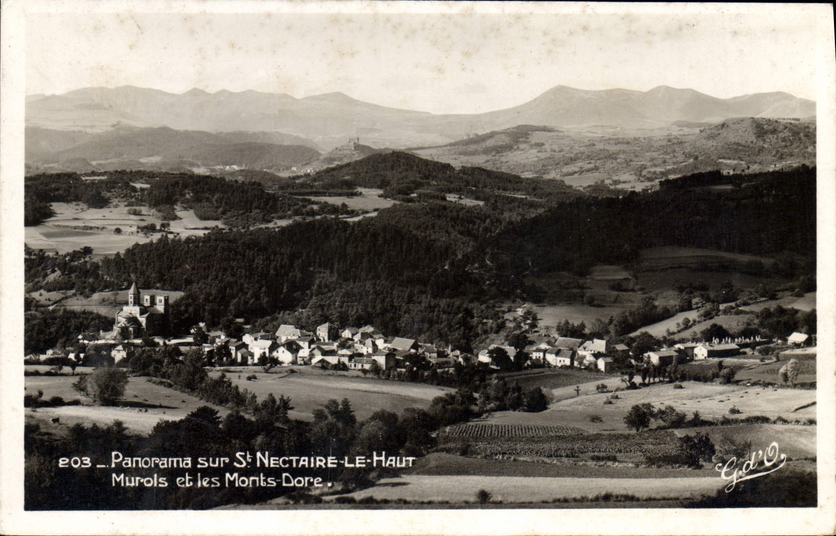 CPA Panorama sur St Nectaire le Haut Murols et les Monts Dore
